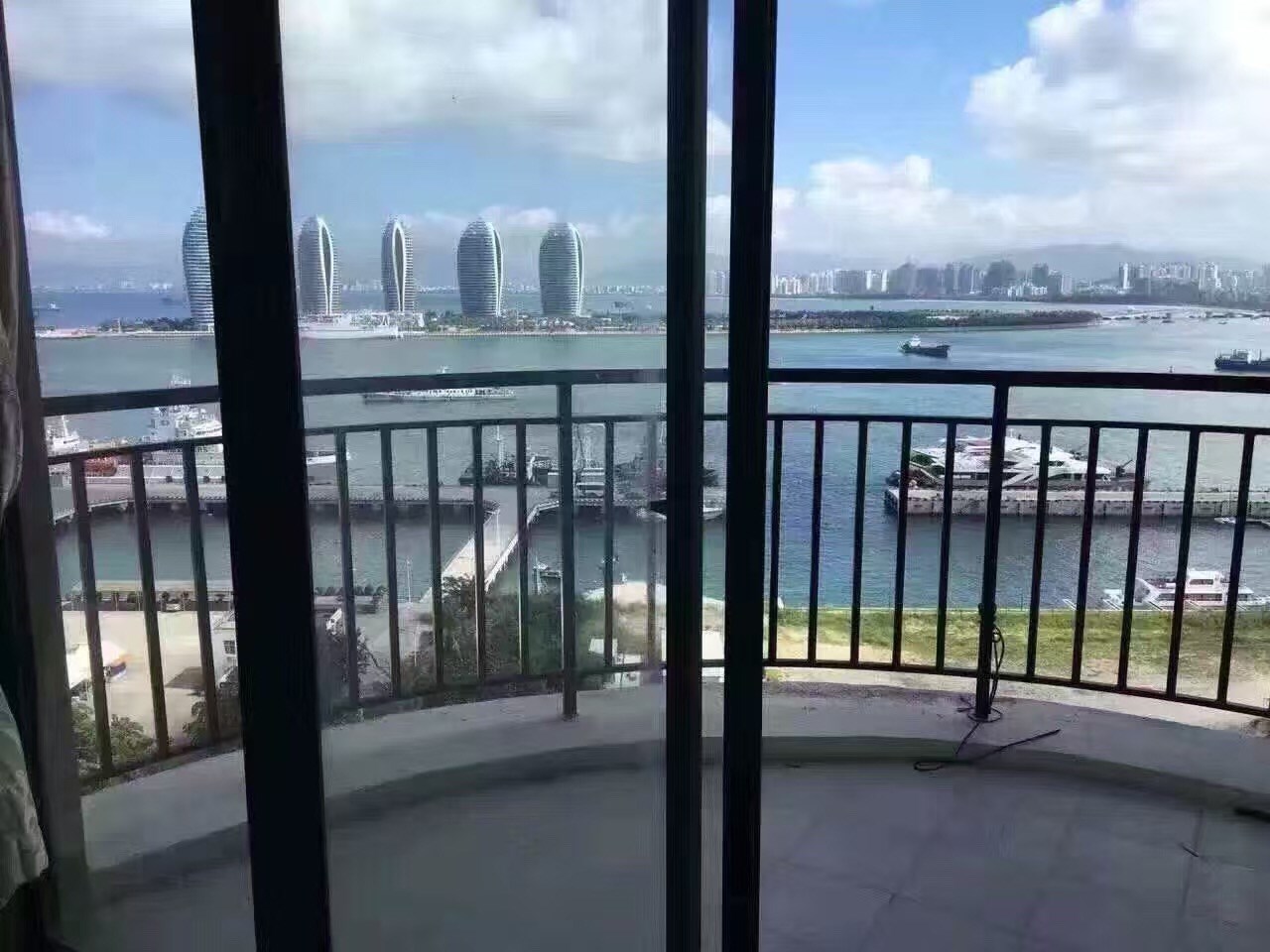 威尼斯蓝湾  3室2厅2卫    360.0万客厅