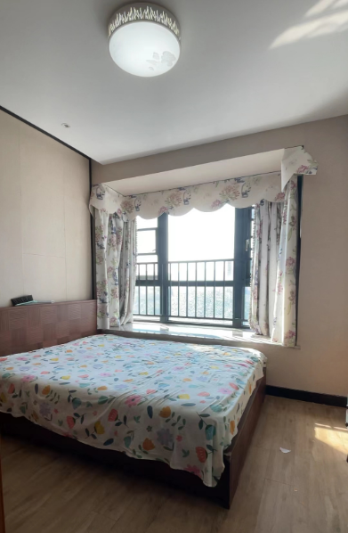 一山湖(一期) 2室2厅1卫 240.0万 一山湖(一期) 2室2厅1卫 240.0万客厅