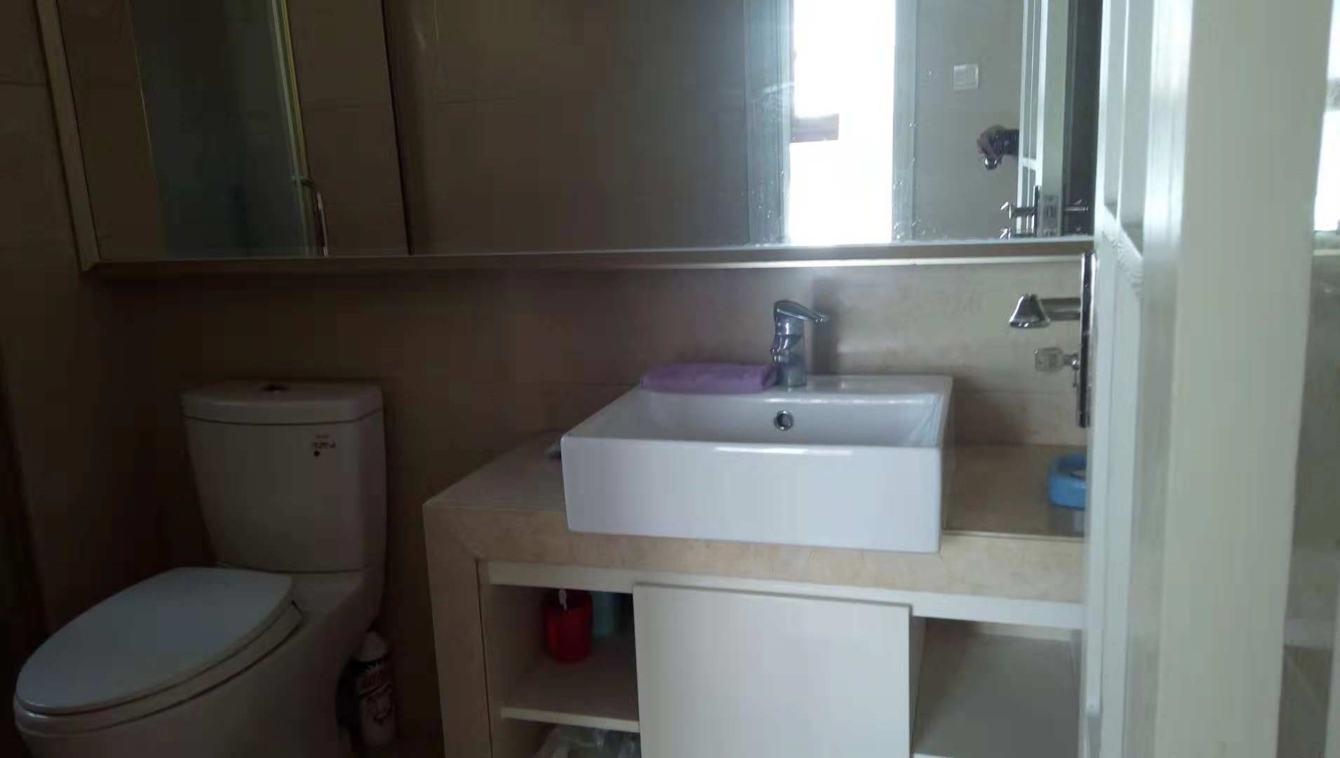 碧海蓝天 2室1厅1卫 3200.0元/月 碧海蓝天 2室1厅1卫 3200.0元/月室内图