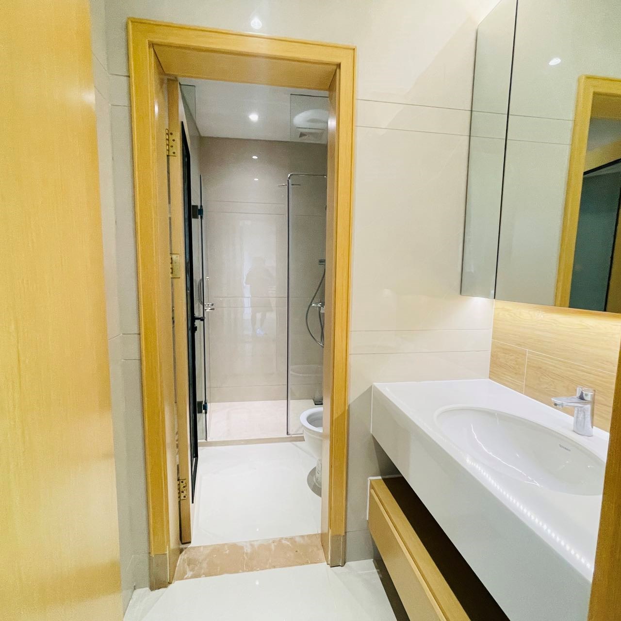 凤凰水城南岸别墅(御景天成) 5室2厅4卫 1150.0万 凤凰水城南岸别墅(御景天成) 5室2厅4卫 1150.0万客厅