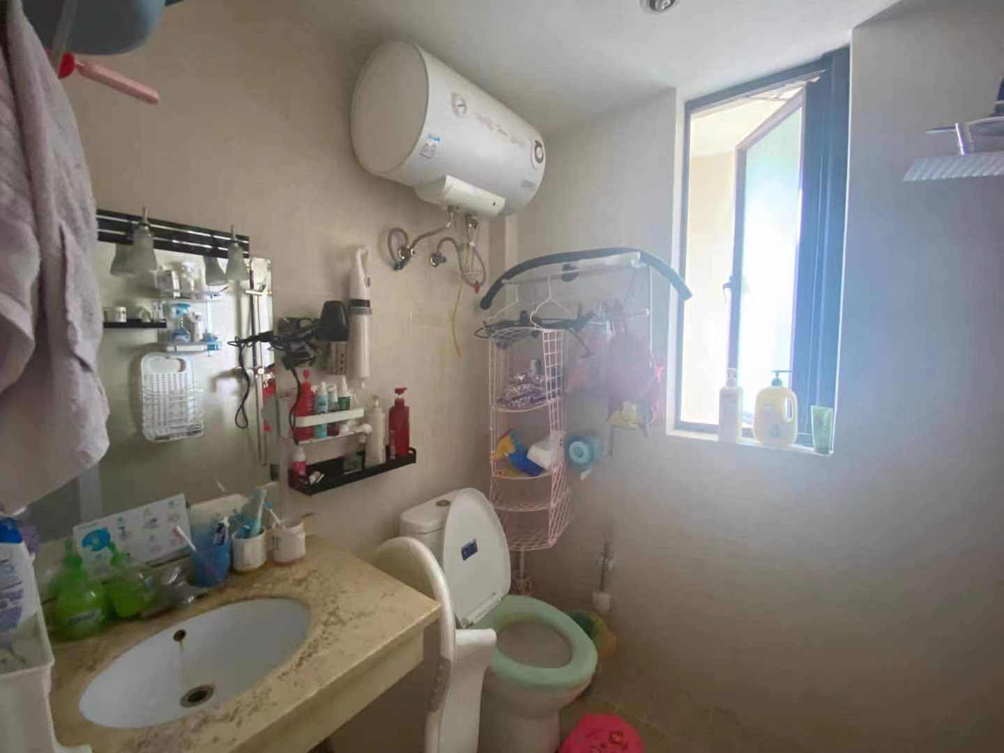 凤凰水城  2室1厅1卫   205.00万客厅