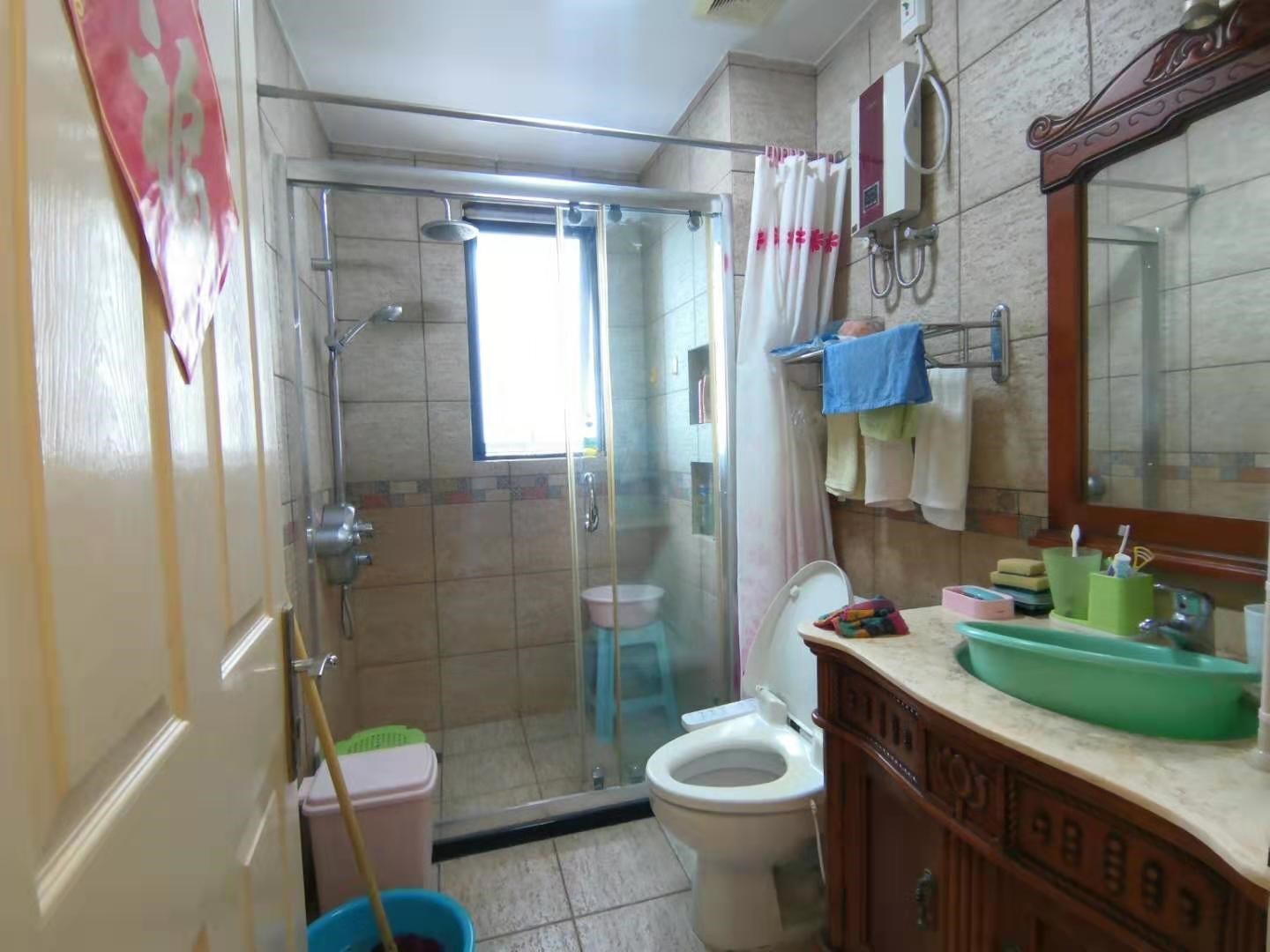 兰海花园三期  2室2厅2卫   500.00万客厅
