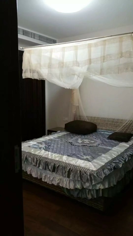 半岛蓝湾 3室2厅2卫 300.0万 半岛蓝湾 3室2厅2卫 300.0万客厅