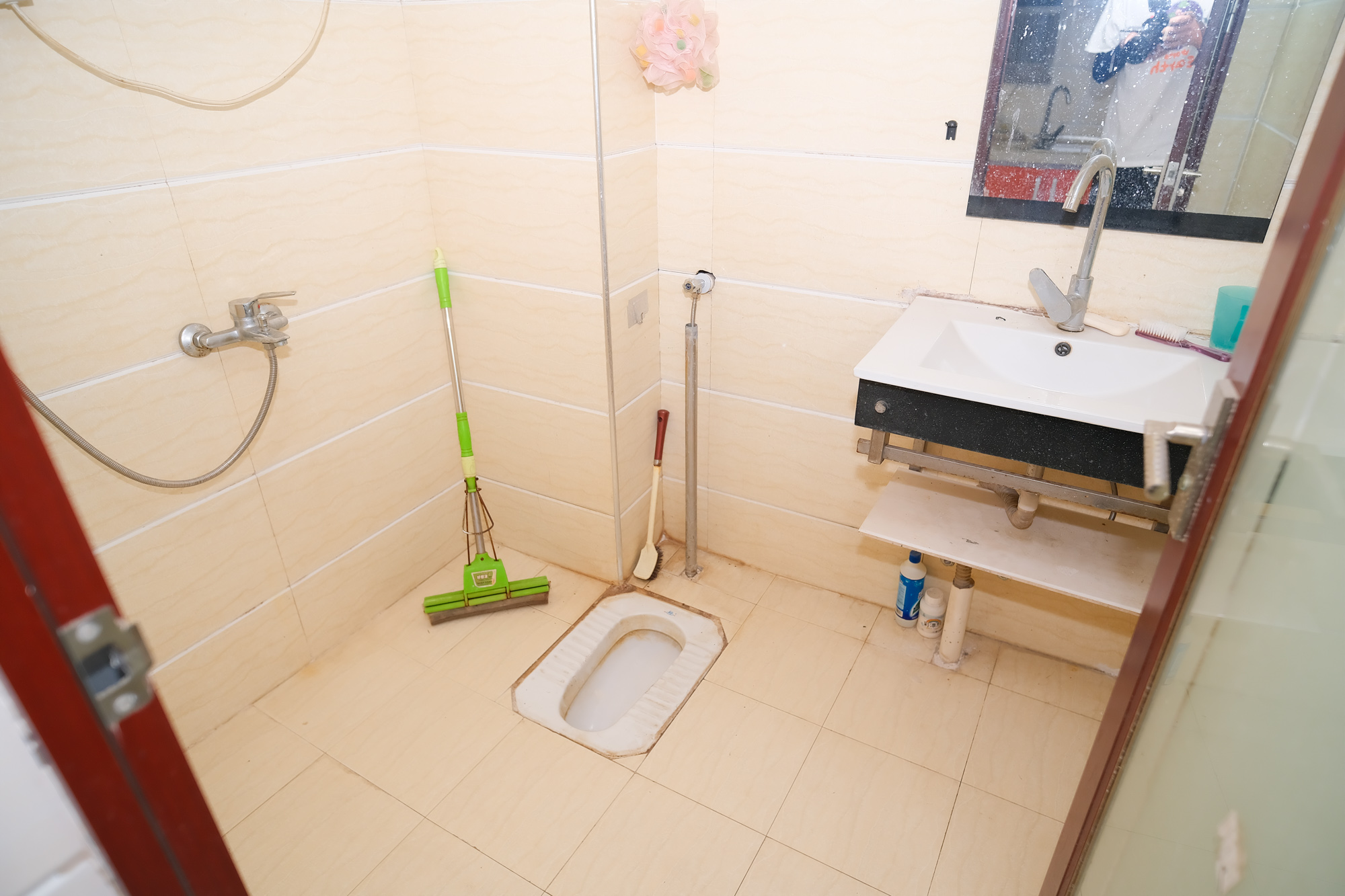 世景华庭 1室1厅1卫 32.0万 世景华庭 1室1厅1卫 32.0万卫生间