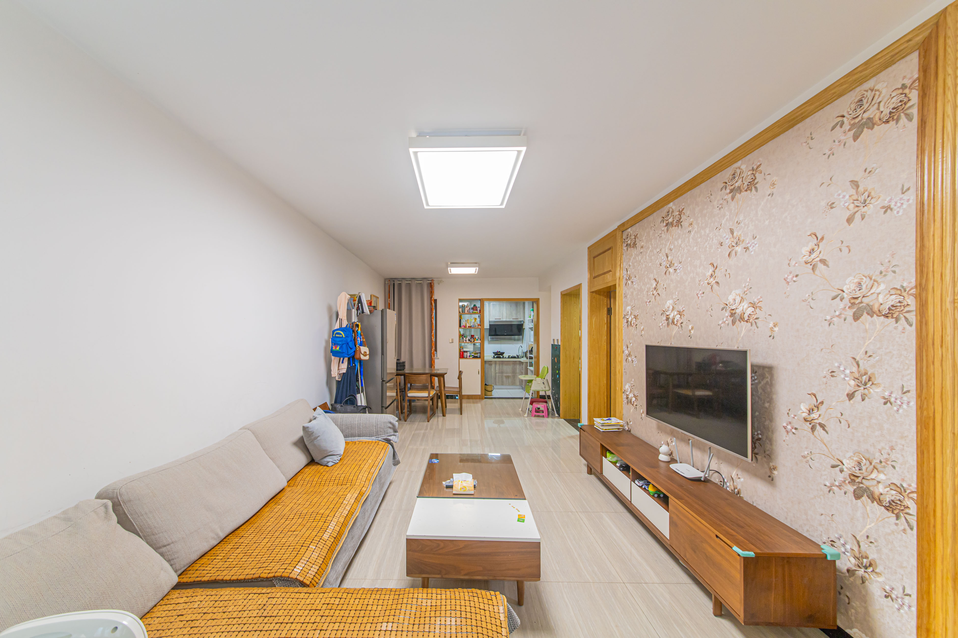 北辰中央公园C区  3室2厅1卫    96.8万 北辰中央公园C区  3室2厅1卫    96.8万客厅