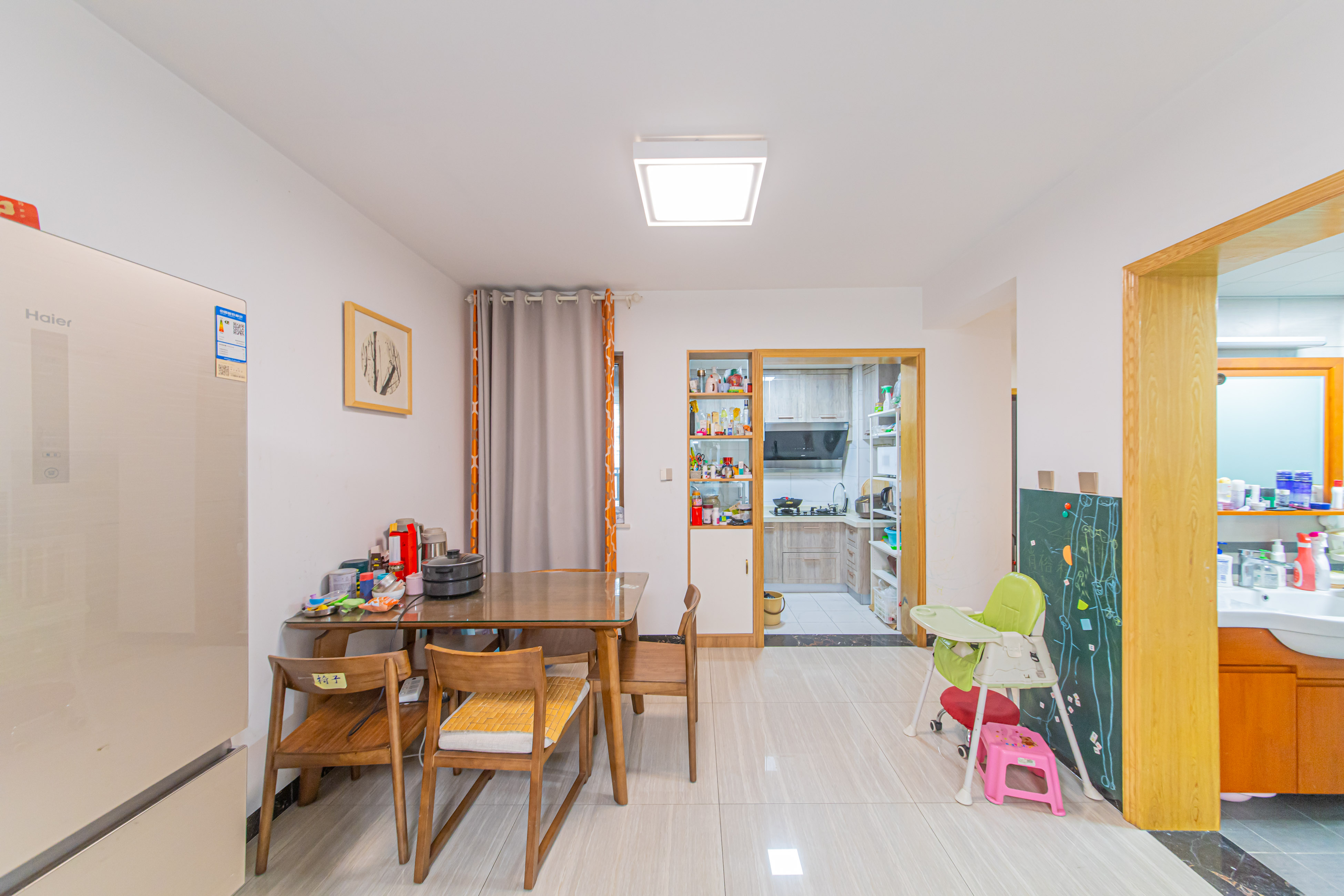 北辰中央公园C区  3室2厅1卫    96.8万 北辰中央公园C区  3室2厅1卫    96.8万客厅