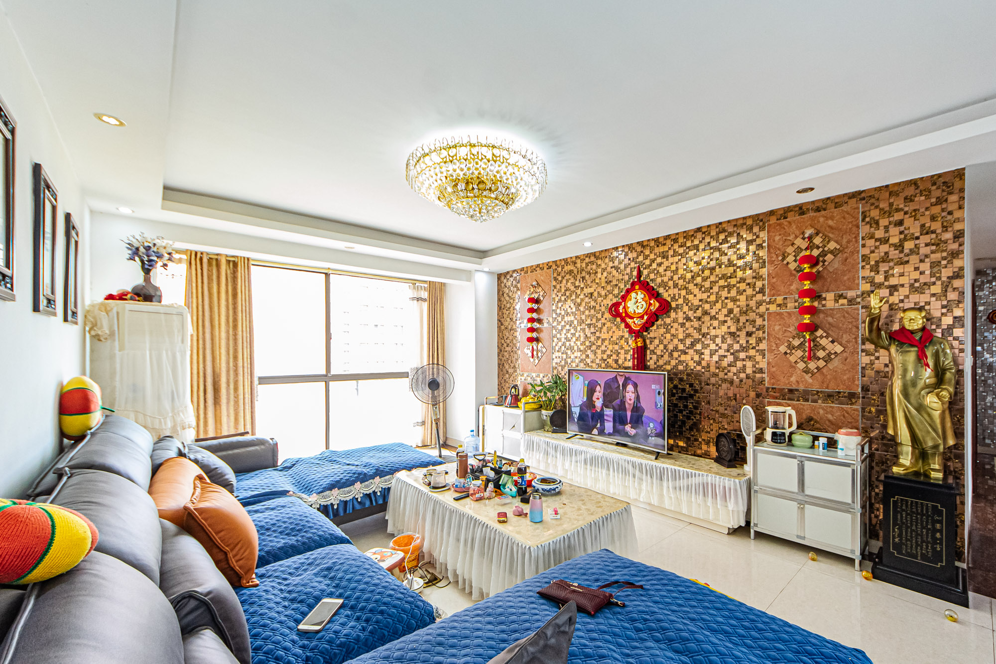 万国城(当代满庭春MOMA)一期 3室2厅2卫 110.0万 万国城(当代满庭春MOMA)一期 3室2厅2卫 110.0万客厅