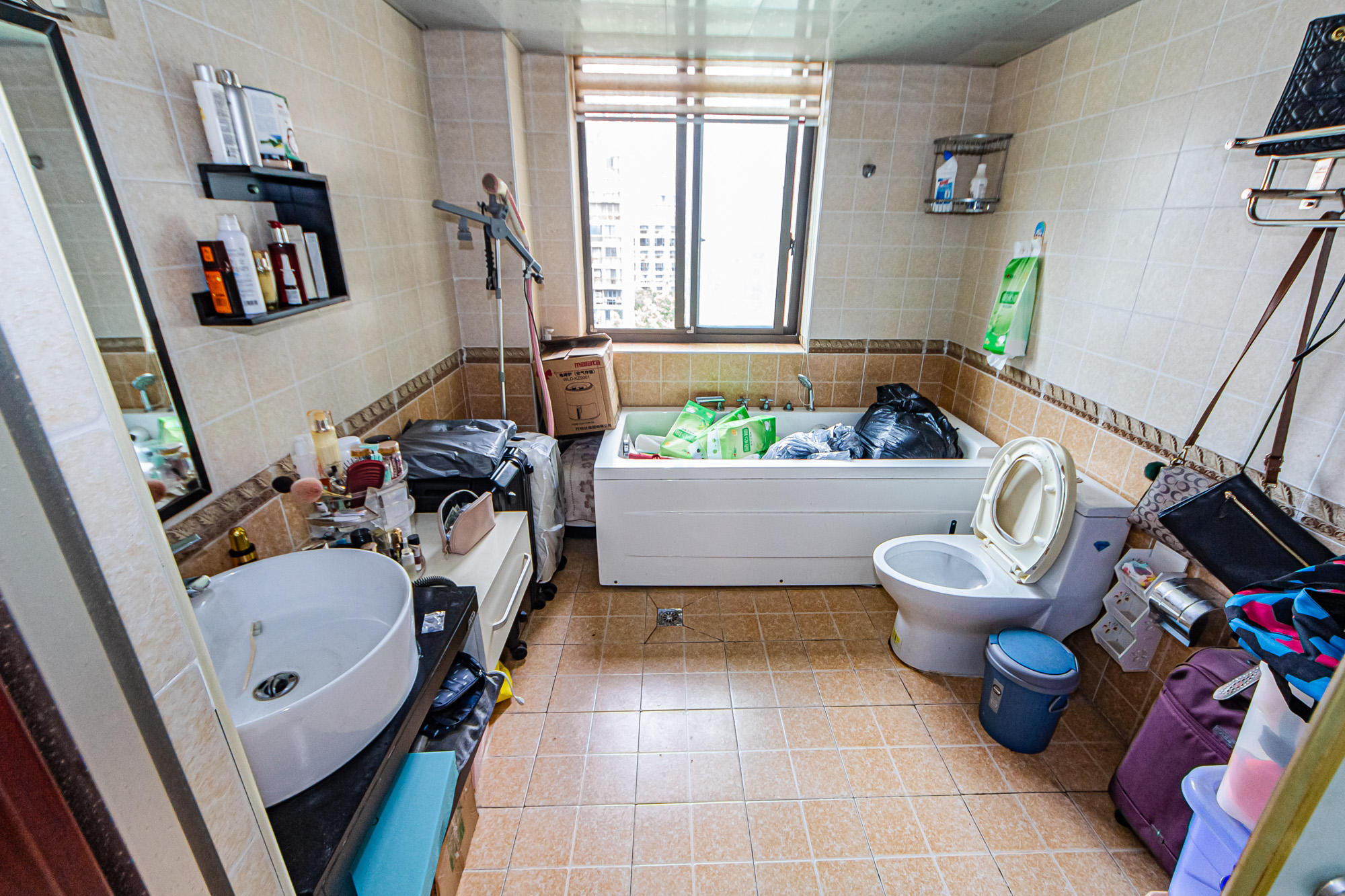 万国城(当代满庭春MOMA)一期 3室2厅2卫 110.0万 万国城(当代满庭春MOMA)一期 3室2厅2卫 110.0万卫生间