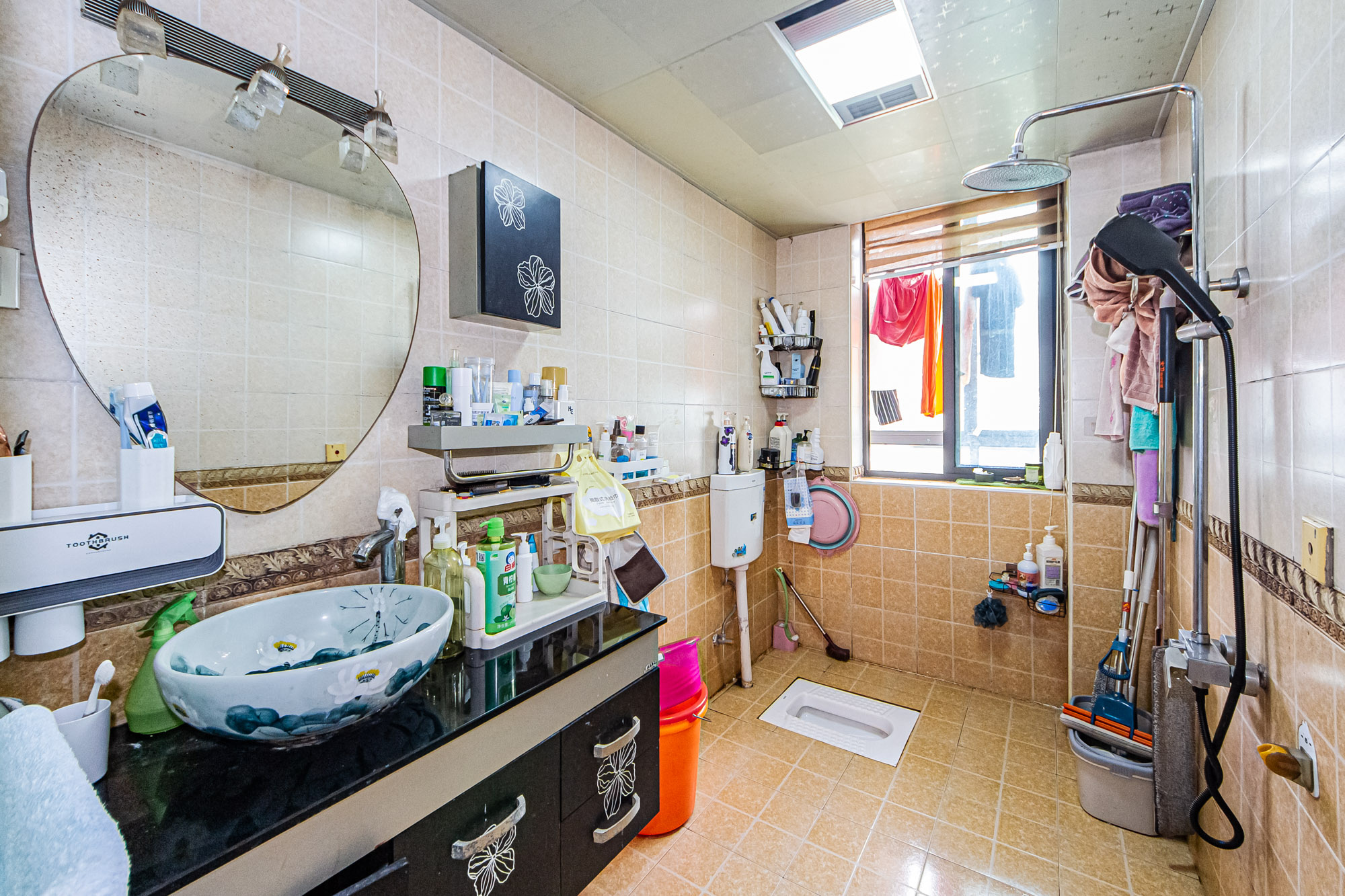 万国城(当代满庭春MOMA)一期 3室2厅2卫 110.0万 万国城(当代满庭春MOMA)一期 3室2厅2卫 110.0万卫生间