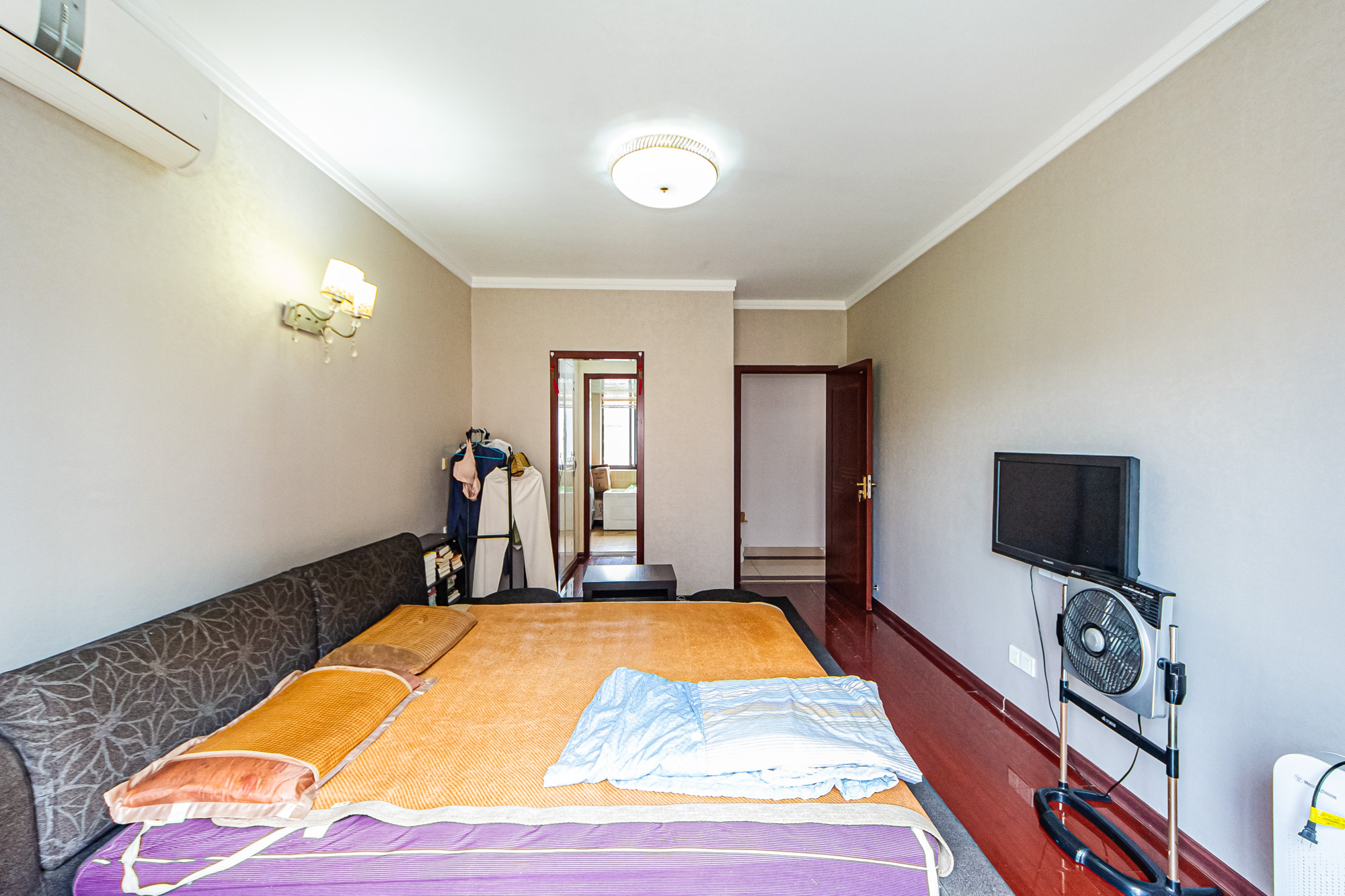 万国城(当代满庭春MOMA)一期 3室2厅2卫 110.0万 万国城(当代满庭春MOMA)一期 3室2厅2卫 110.0万卧室