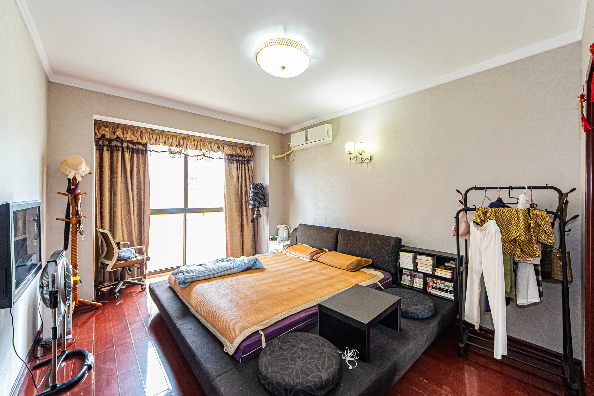 万国城(当代满庭春MOMA)一期 3室2厅2卫 110.0万 万国城(当代满庭春MOMA)一期 3室2厅2卫 110.0万卧室