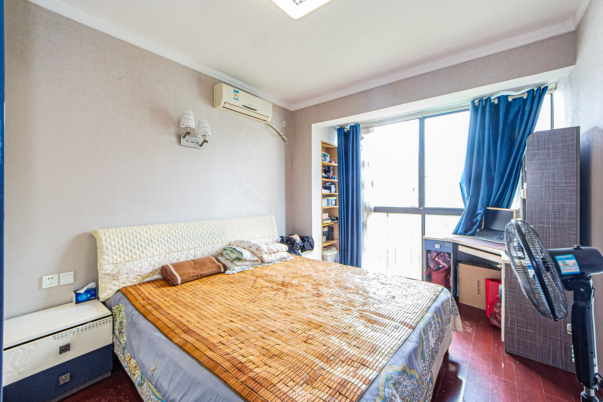 万国城(当代满庭春MOMA)一期 3室2厅2卫 110.0万 万国城(当代满庭春MOMA)一期 3室2厅2卫 110.0万卧室