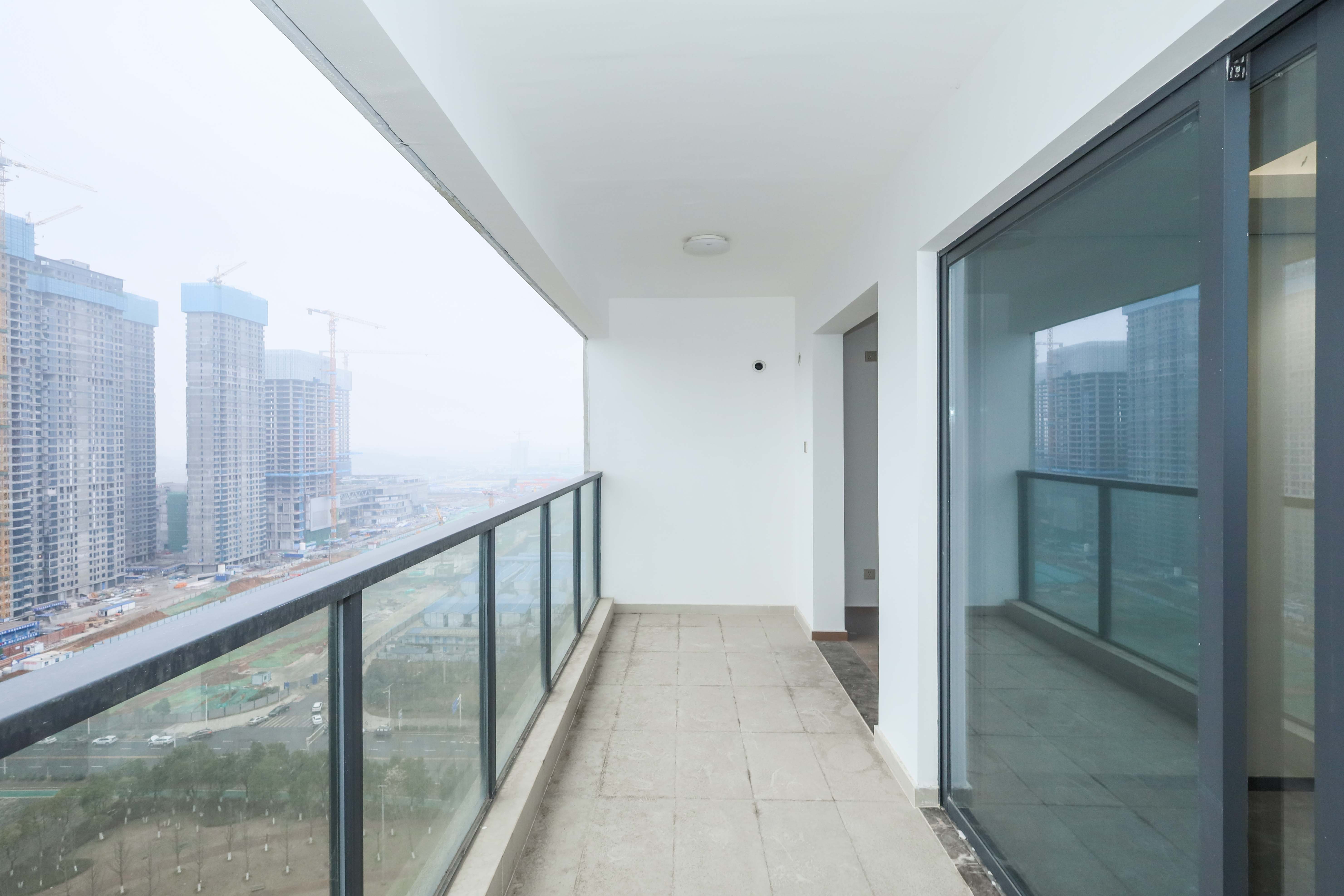 中国铁建湘语梅溪  4室2厅2卫   235.00万阳台