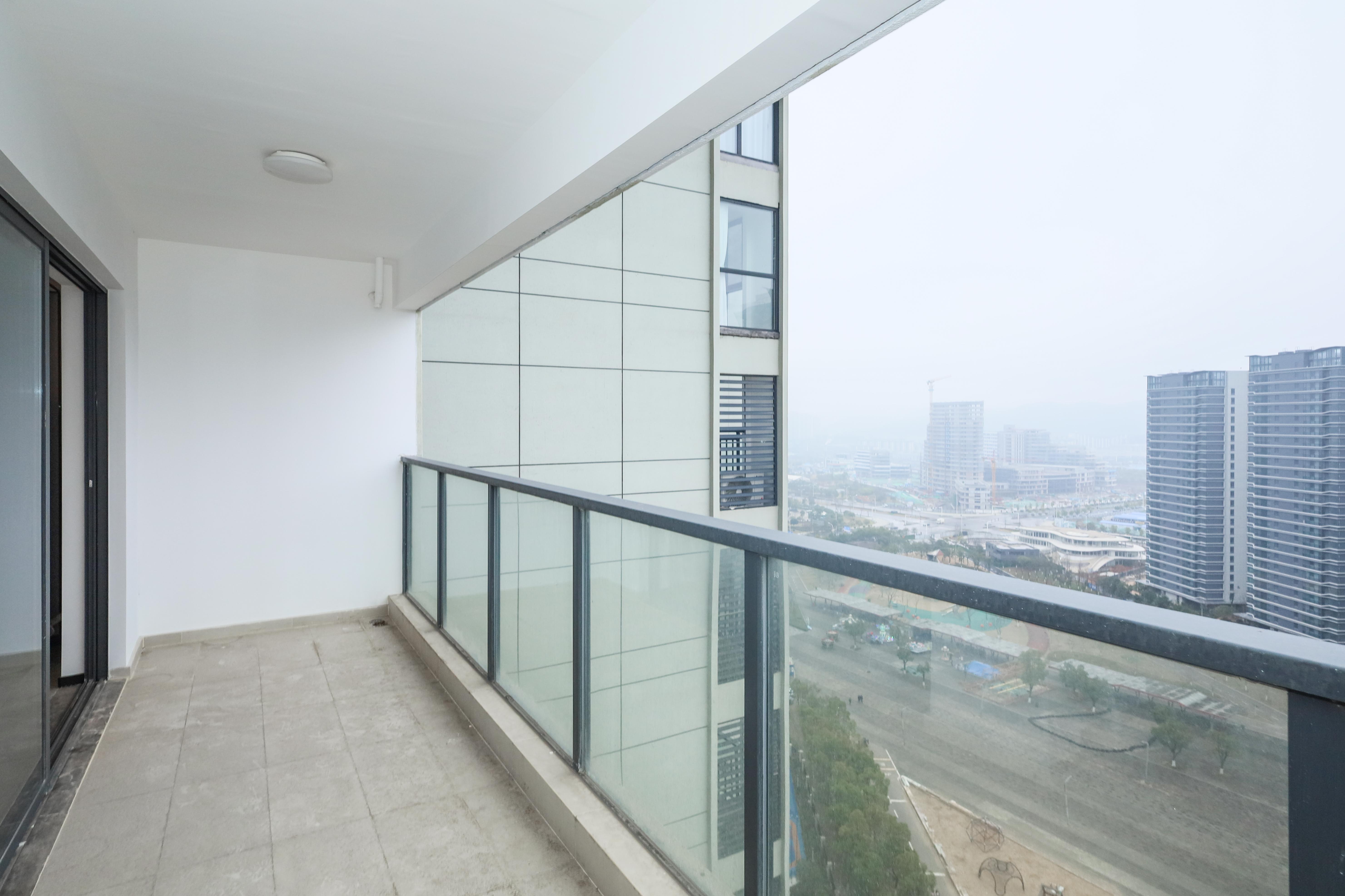 中国铁建湘语梅溪  4室2厅2卫   235.00万阳台