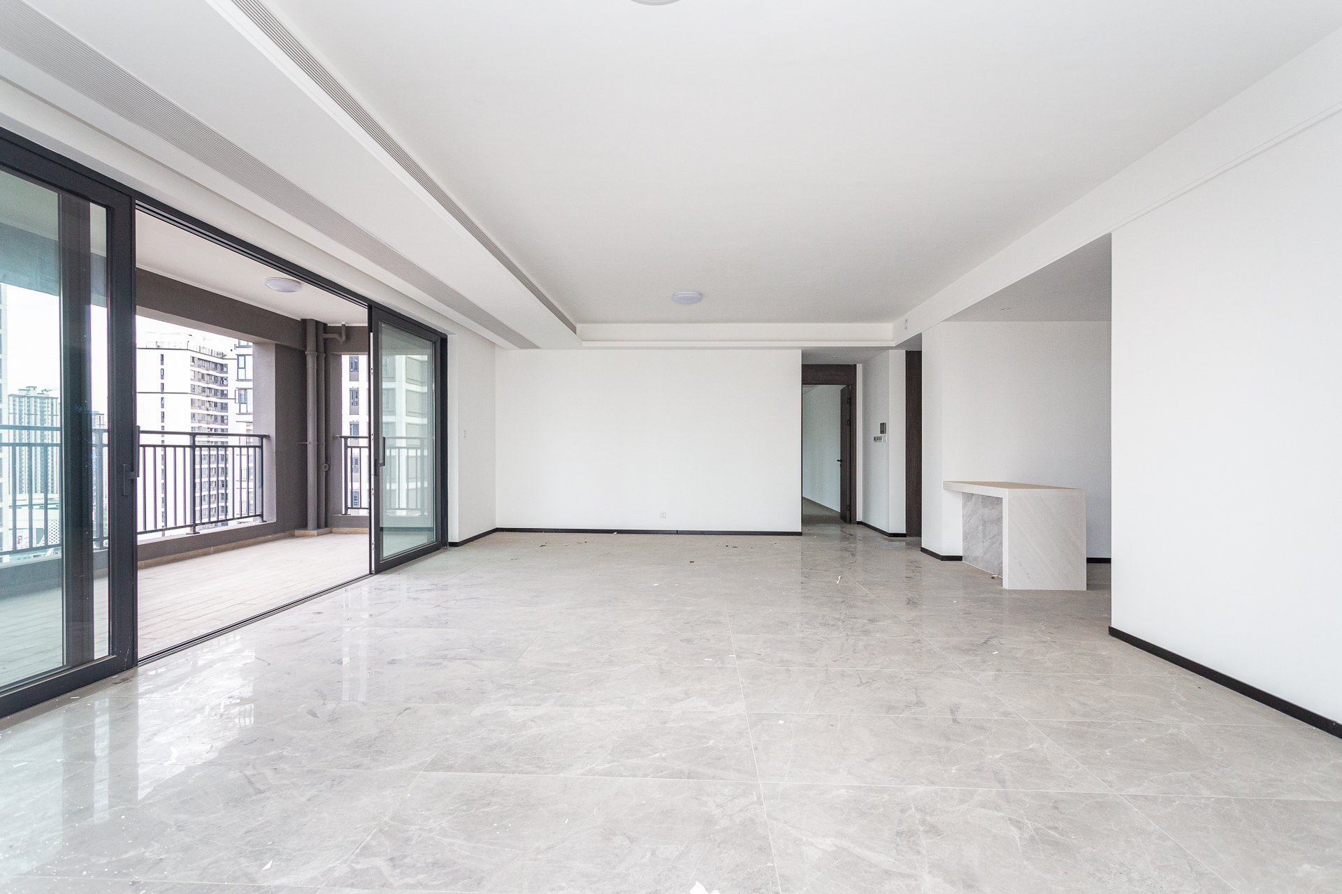 越秀湘江星汇城三期 4室2厅3卫 303.8万 越秀湘江星汇城三期 4室2厅3卫 303.8万客厅