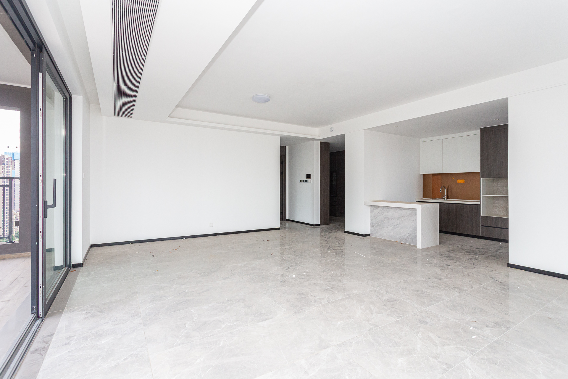 越秀湘江星汇城三期 4室2厅3卫 303.8万 越秀湘江星汇城三期 4室2厅3卫 303.8万客厅