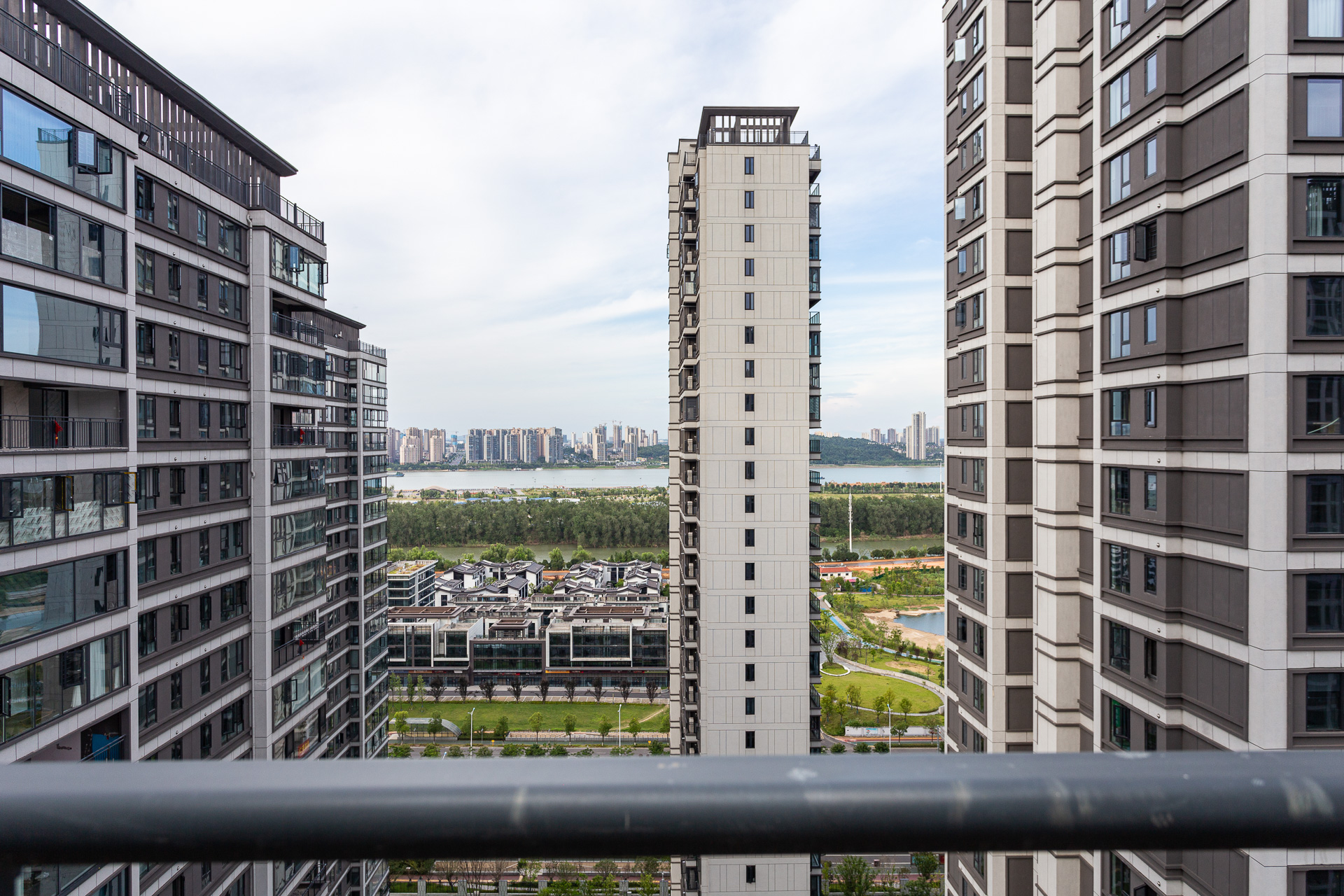 越秀湘江星汇城三期 4室2厅3卫 303.8万 越秀湘江星汇城三期 4室2厅3卫 303.8万其他