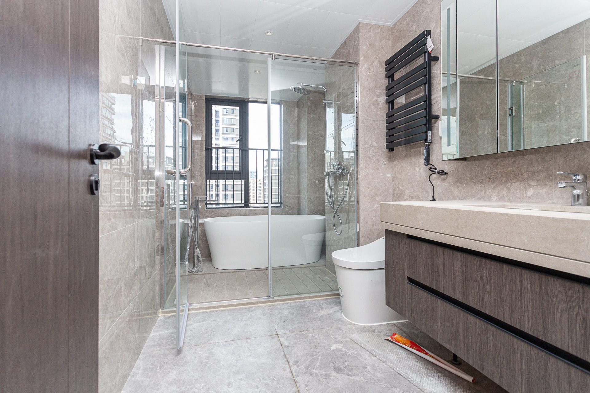 越秀湘江星汇城三期 4室2厅3卫 303.8万 越秀湘江星汇城三期 4室2厅3卫 303.8万卫生间