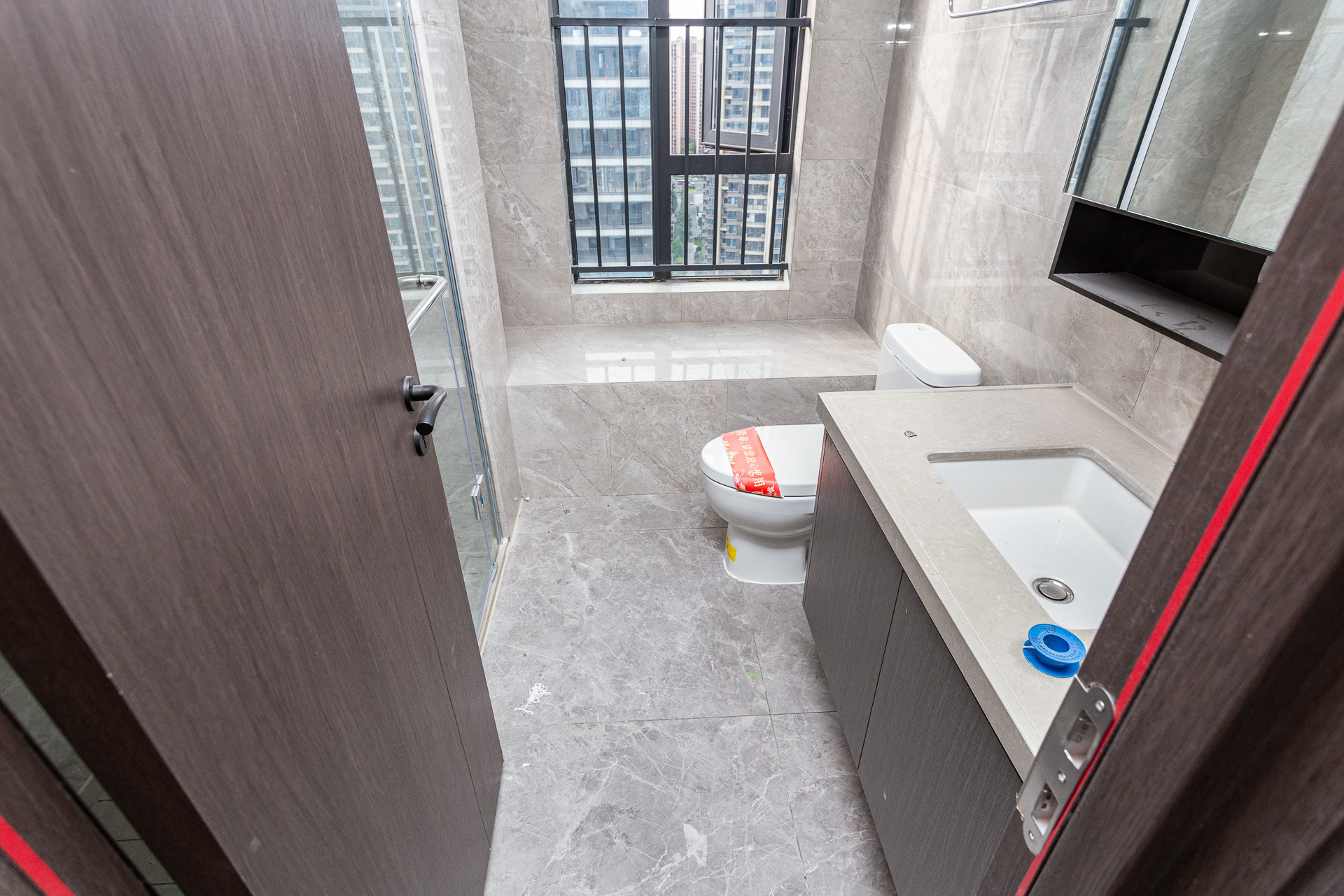 越秀湘江星汇城三期 4室2厅3卫 303.8万 越秀湘江星汇城三期 4室2厅3卫 303.8万卫生间