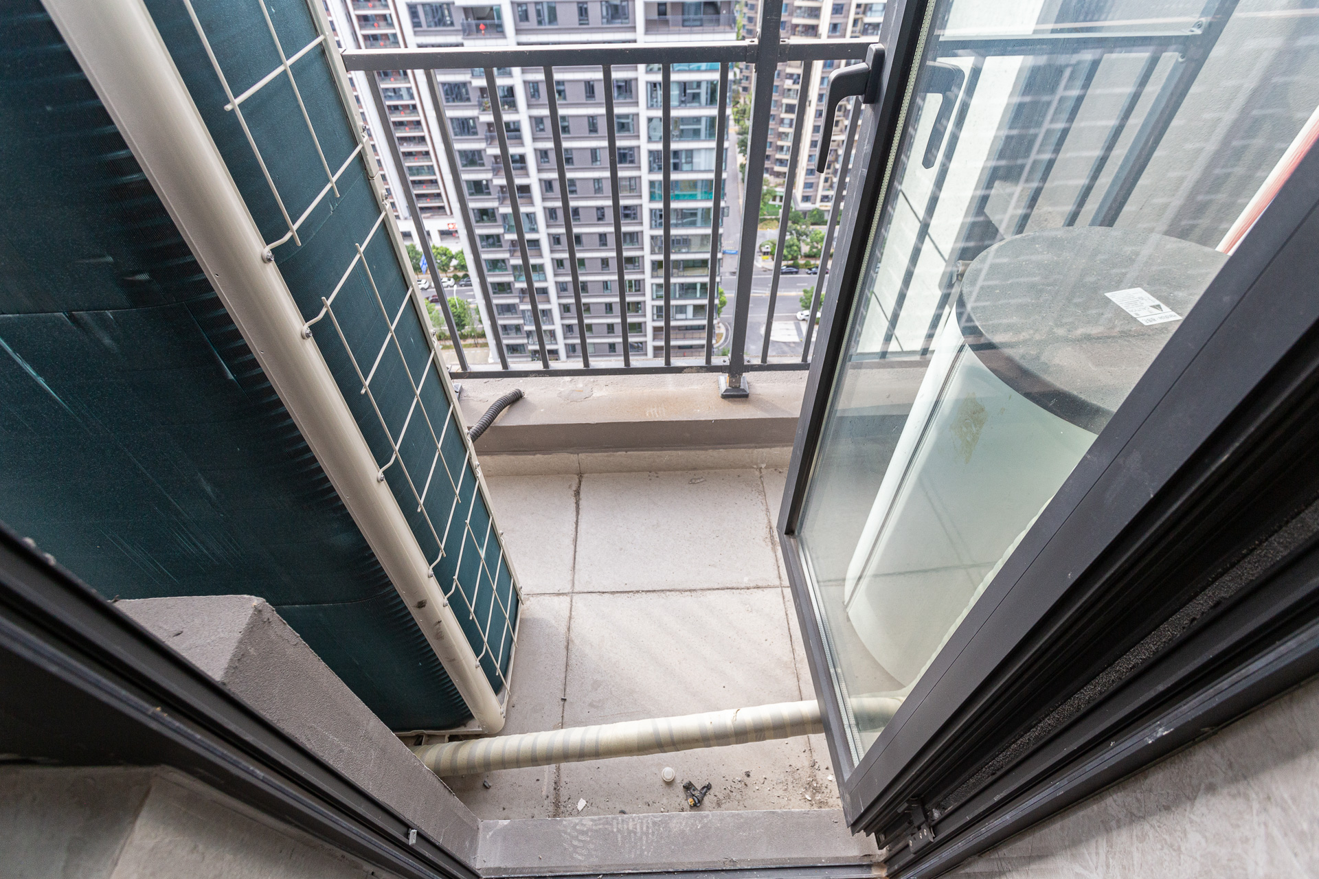 越秀湘江星汇城三期 4室2厅3卫 303.8万 越秀湘江星汇城三期 4室2厅3卫 303.8万阳台