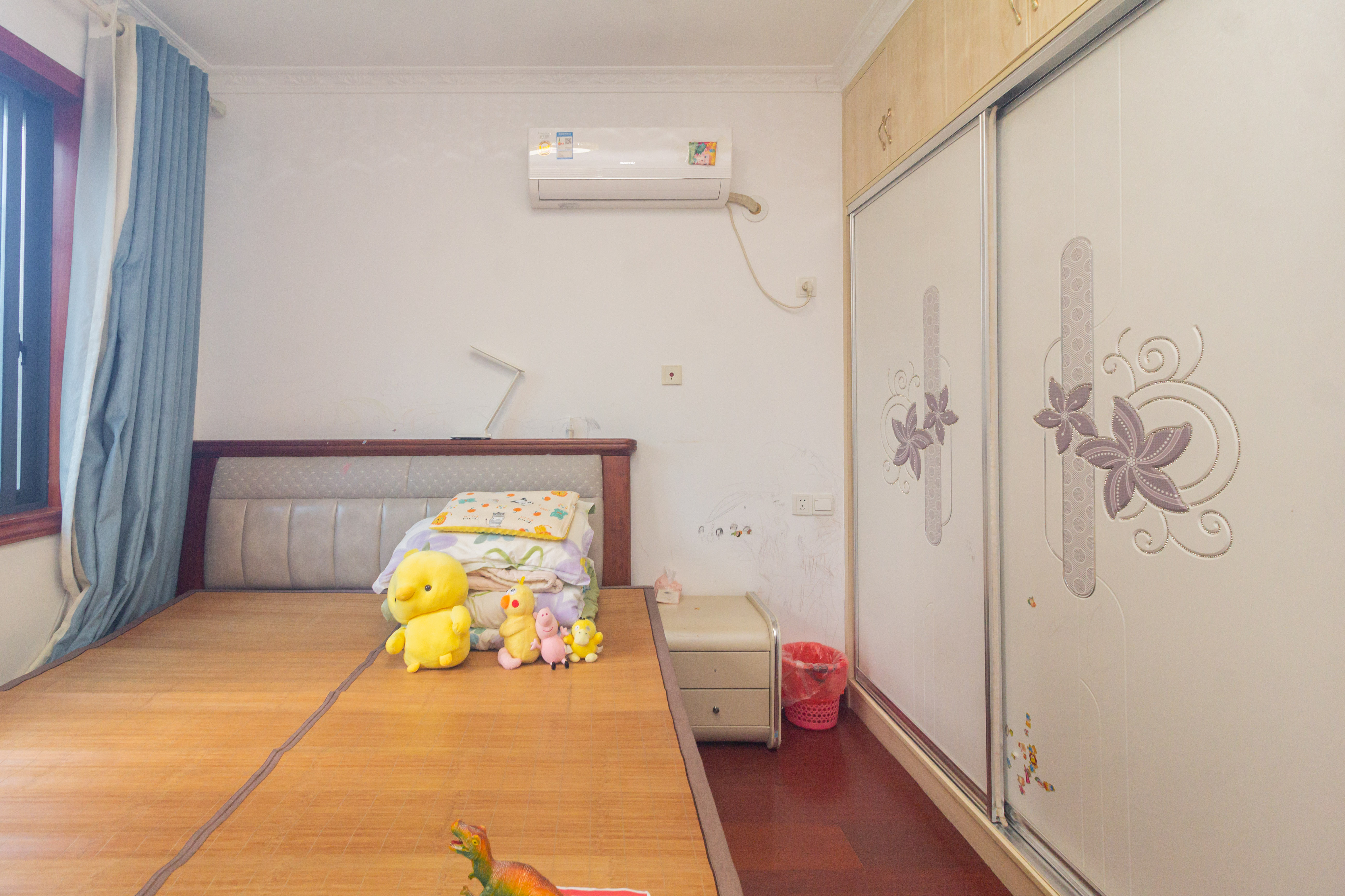 辉宏橄榄城  3室2厅1卫    66.0万 辉宏橄榄城  3室2厅1卫    66.0万卧室