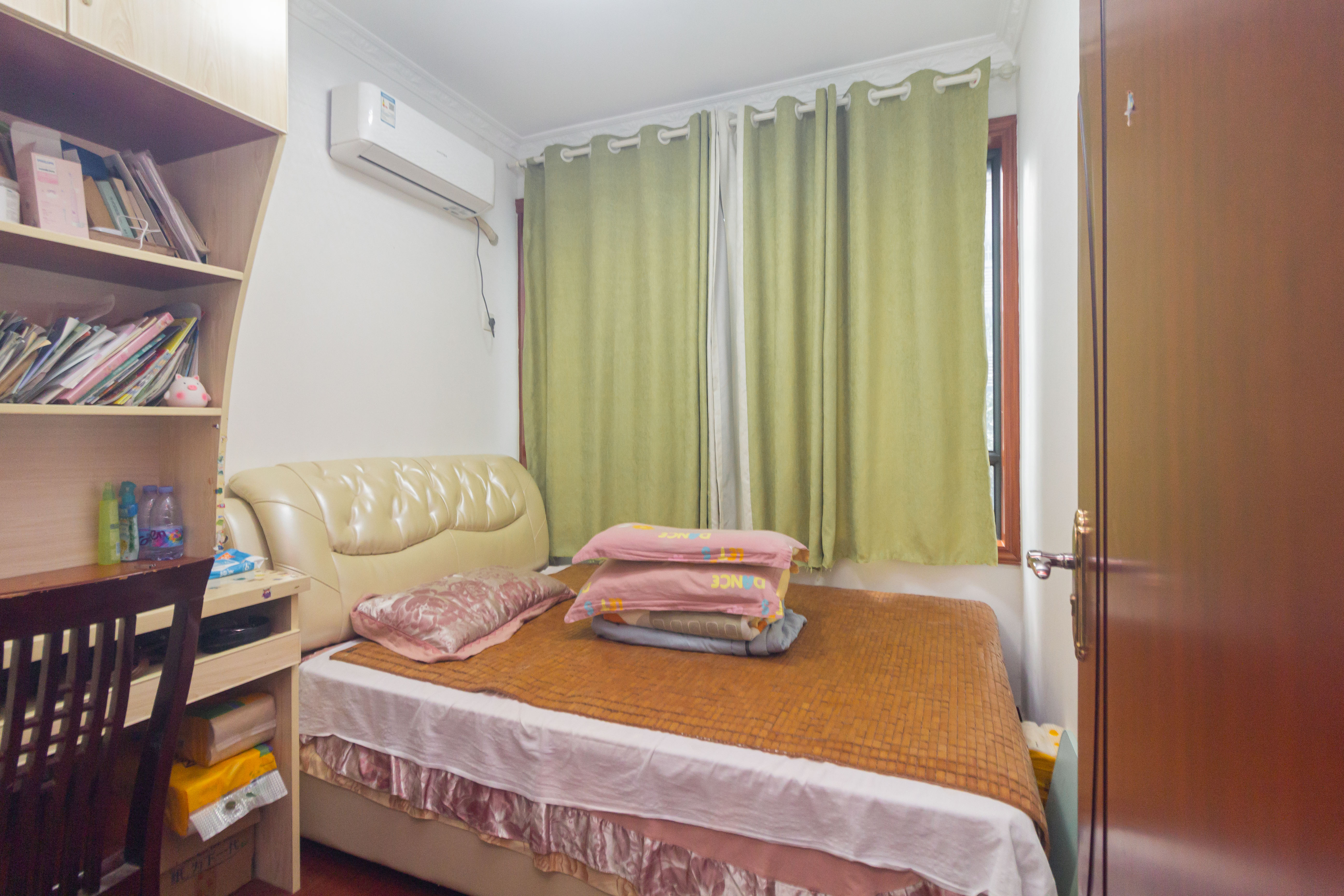 辉宏橄榄城  3室2厅1卫    66.0万 辉宏橄榄城  3室2厅1卫    66.0万卧室