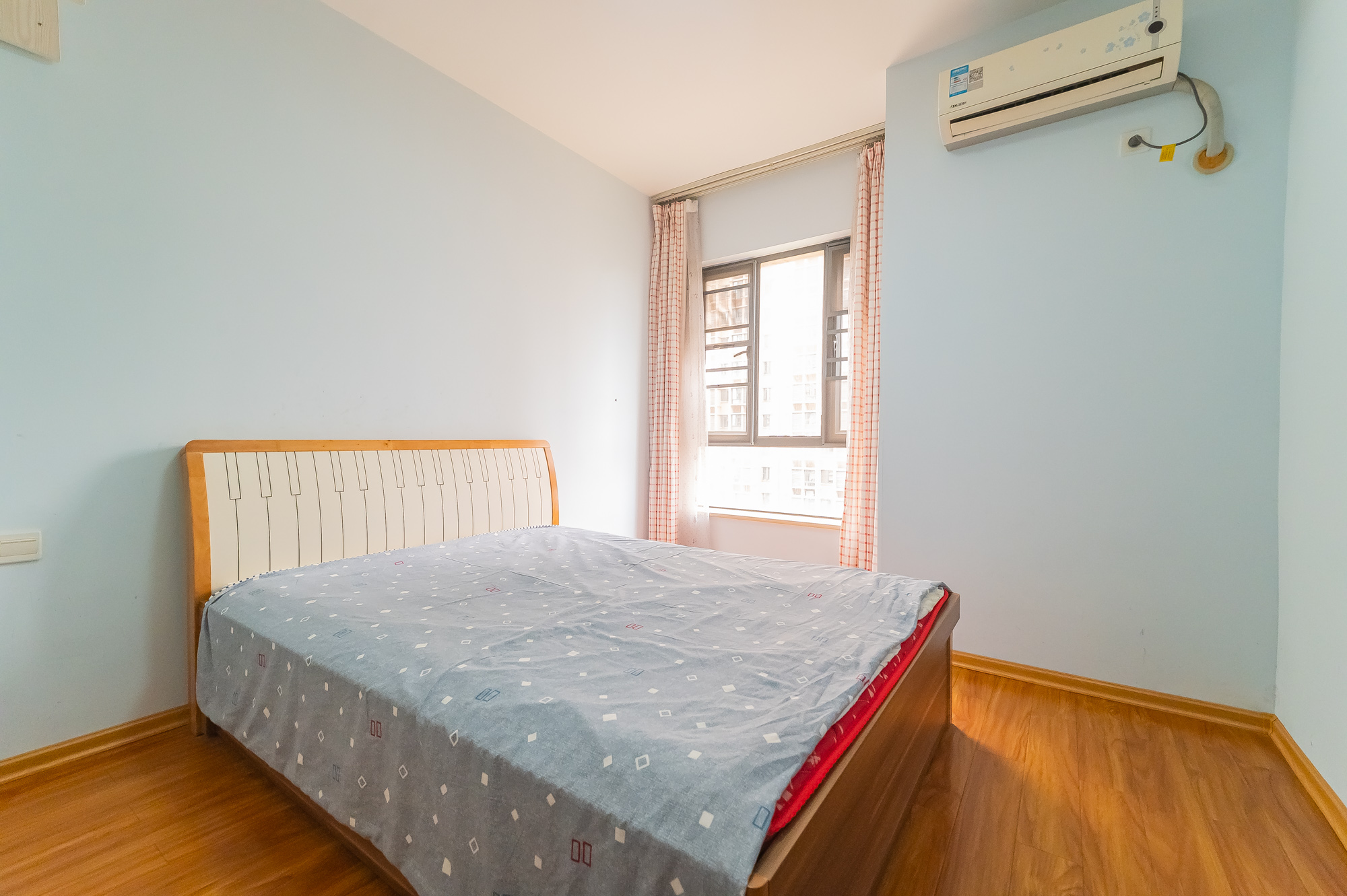 深业睿城  3室2厅1卫    59.8万 深业睿城  3室2厅1卫    59.8万卧室