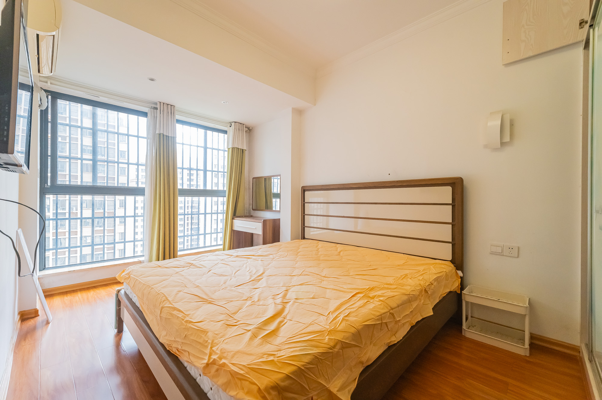 深业睿城  3室2厅1卫    59.8万 深业睿城  3室2厅1卫    59.8万卧室