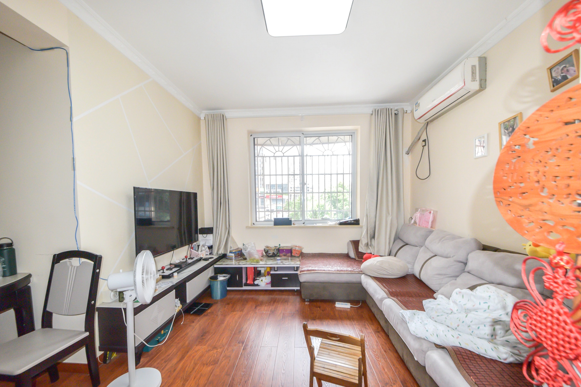 市政公司宿舍  3室2厅1卫    65.0万 市政公司宿舍  3室2厅1卫    65.0万客厅