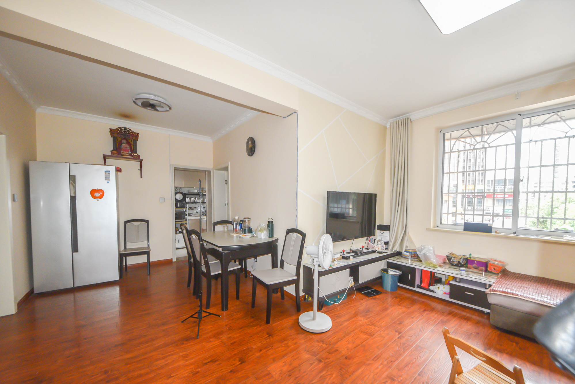 市政公司宿舍  3室2厅1卫    65.0万 市政公司宿舍  3室2厅1卫    65.0万客厅