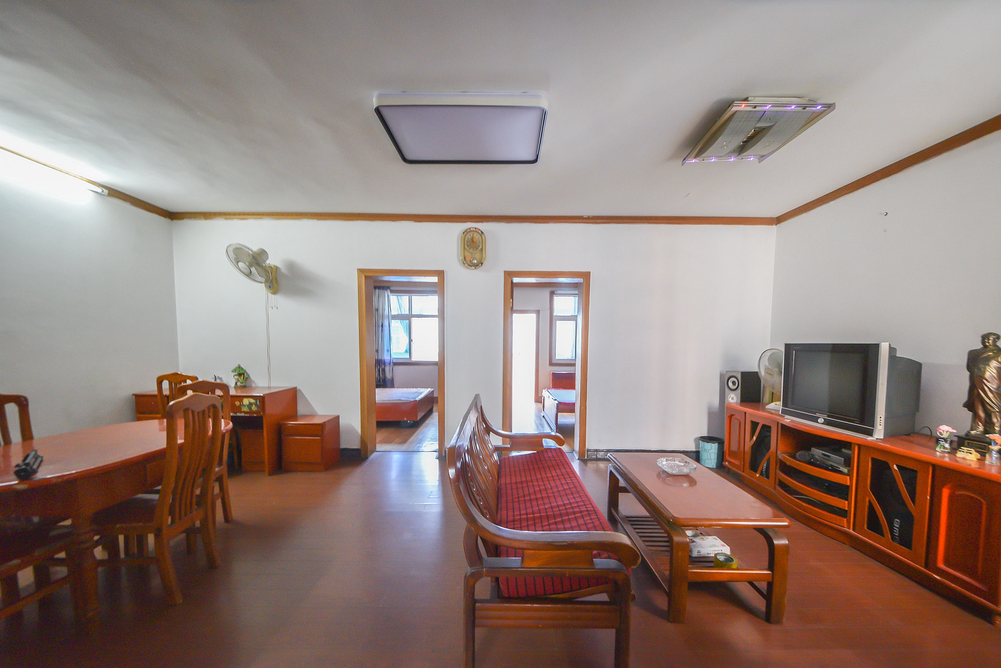 联运公司宿舍  2室2厅1卫    29.8万 联运公司宿舍  2室2厅1卫    29.8万客厅