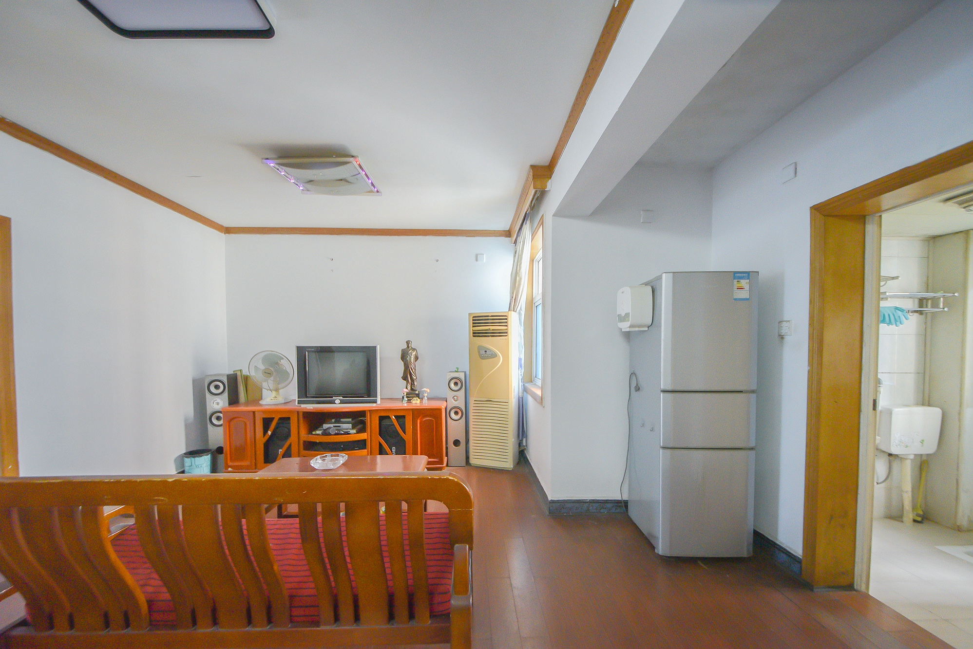 联运公司宿舍  2室2厅1卫    29.8万 联运公司宿舍  2室2厅1卫    29.8万客厅