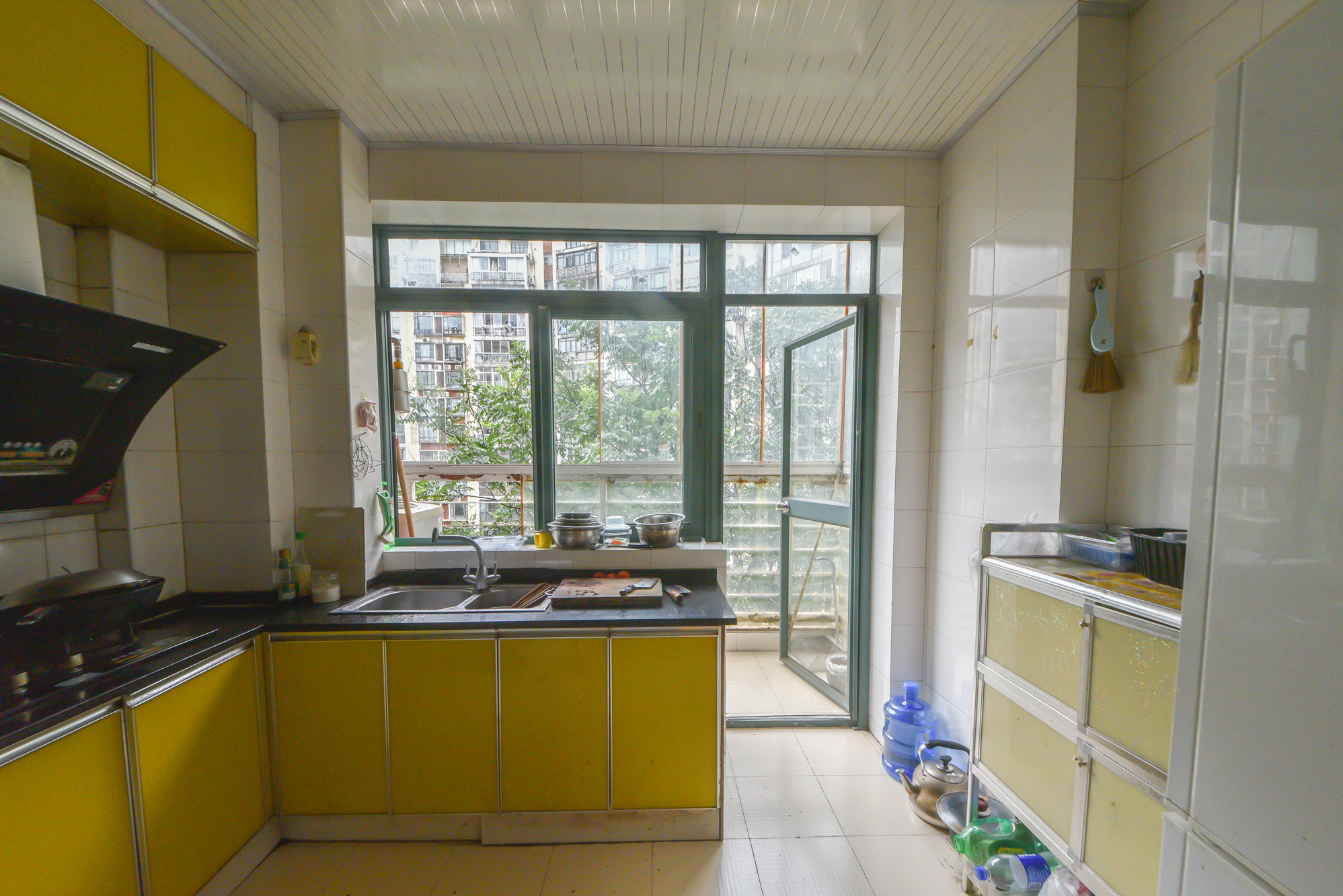 亚华香舍花都 4室2厅2卫 129.8万 亚华香舍花都 4室2厅2卫 129.8万厨房