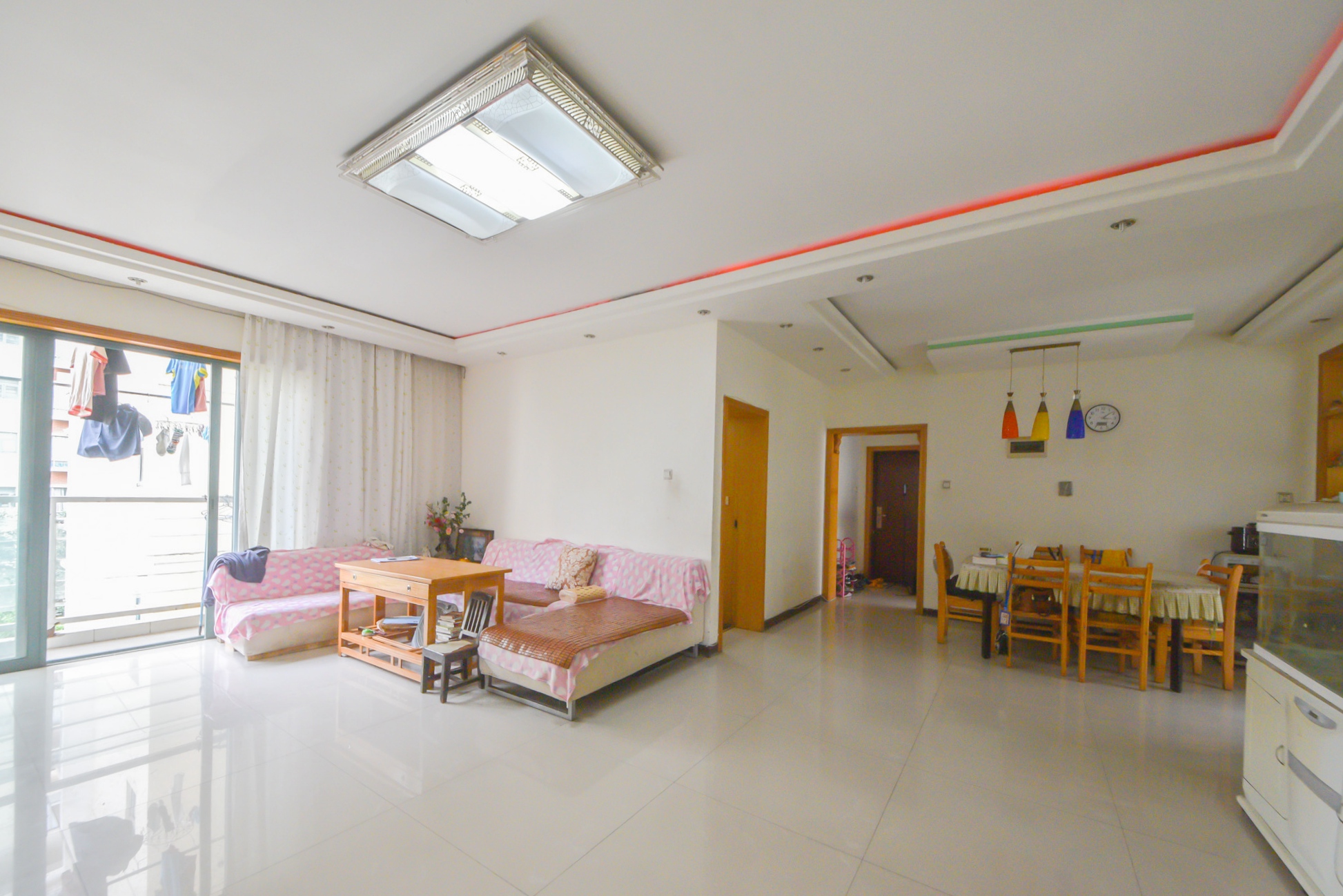 亚华香舍花都 4室2厅2卫 129.8万 亚华香舍花都 4室2厅2卫 129.8万客厅