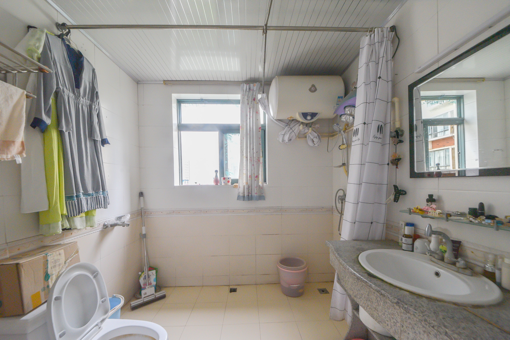 亚华香舍花都 4室2厅2卫 129.8万 亚华香舍花都 4室2厅2卫 129.8万卫生间