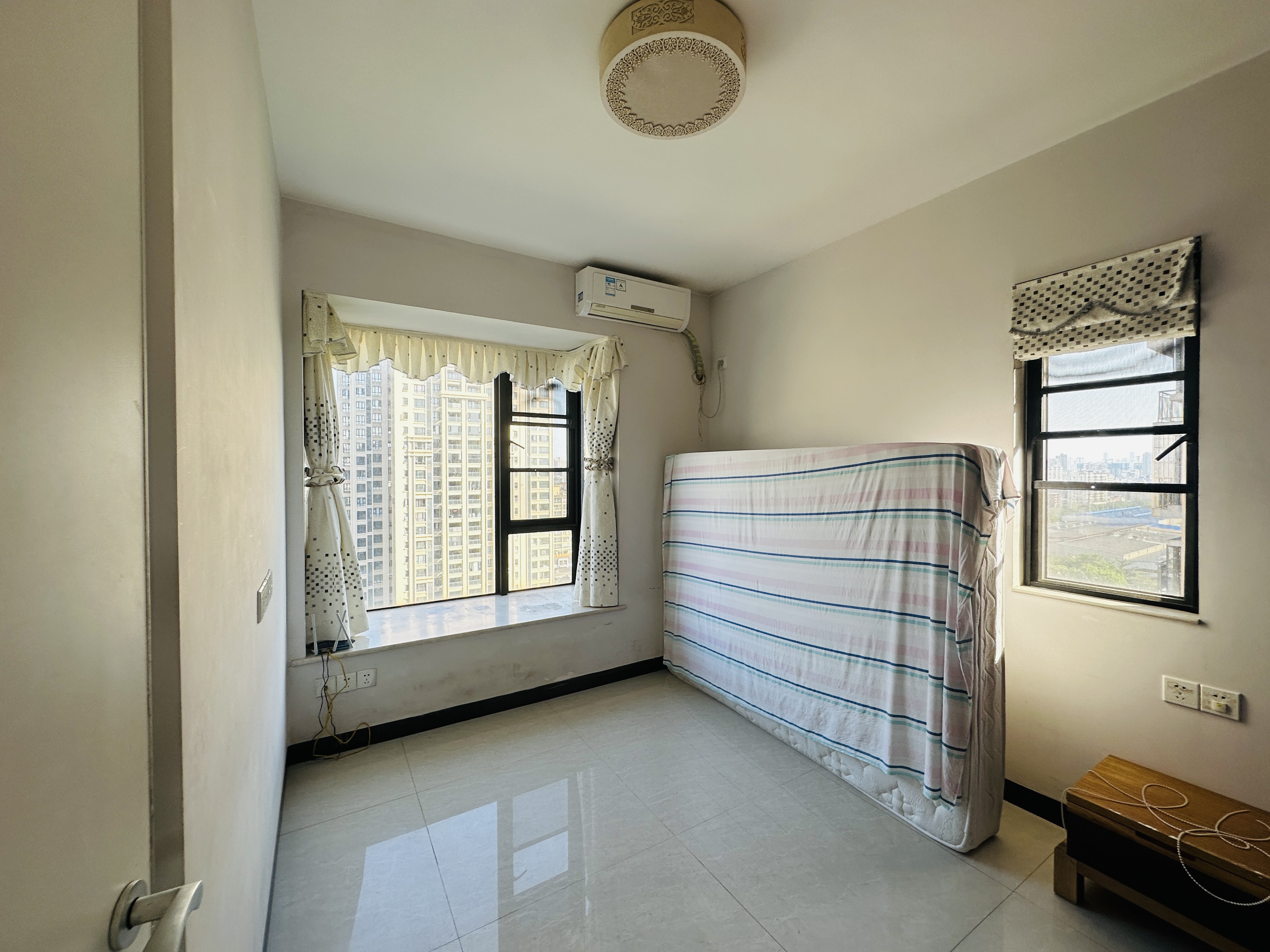 万达广场骏豪仕家(万达公馆) 3室2厅1卫 136.0万 万达广场骏豪仕家(万达公馆) 3室2厅1卫 136.0万卧室