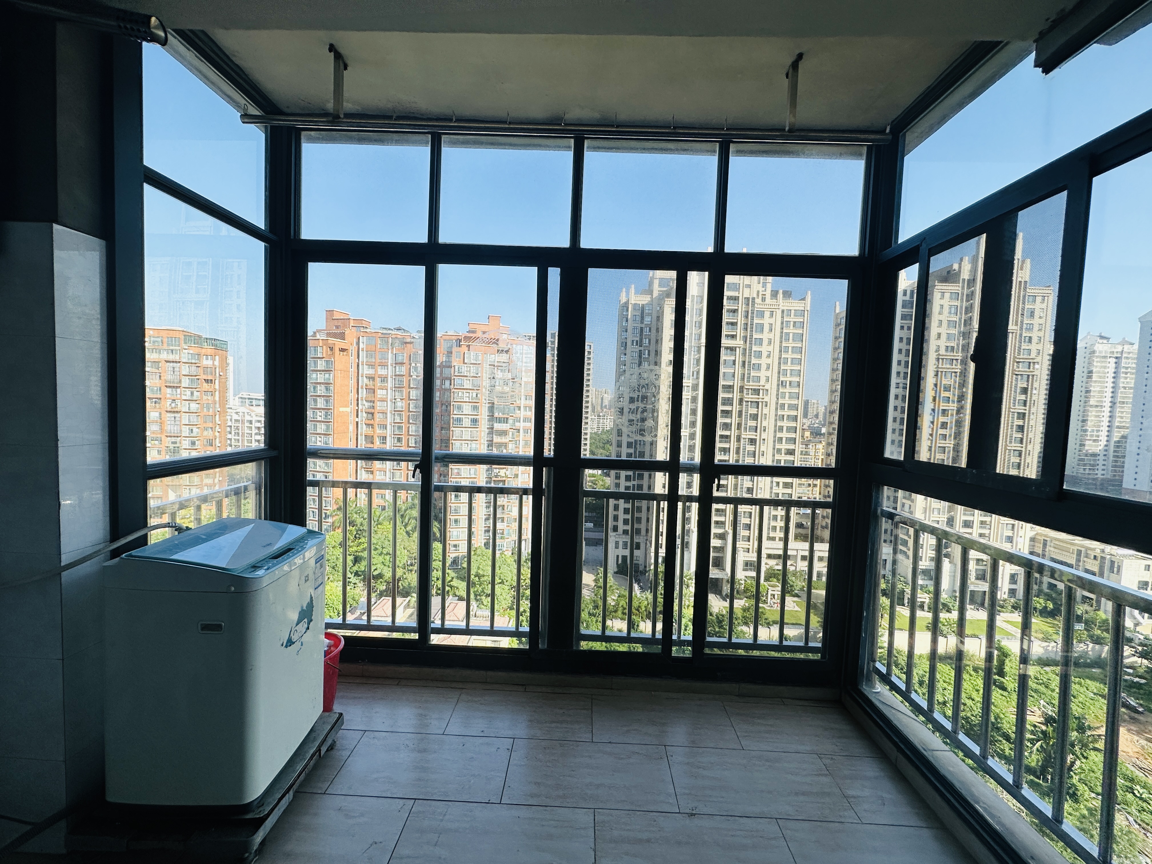 万达广场骏豪仕家(万达公馆) 3室2厅1卫 136.0万 万达广场骏豪仕家(万达公馆) 3室2厅1卫 136.0万阳台