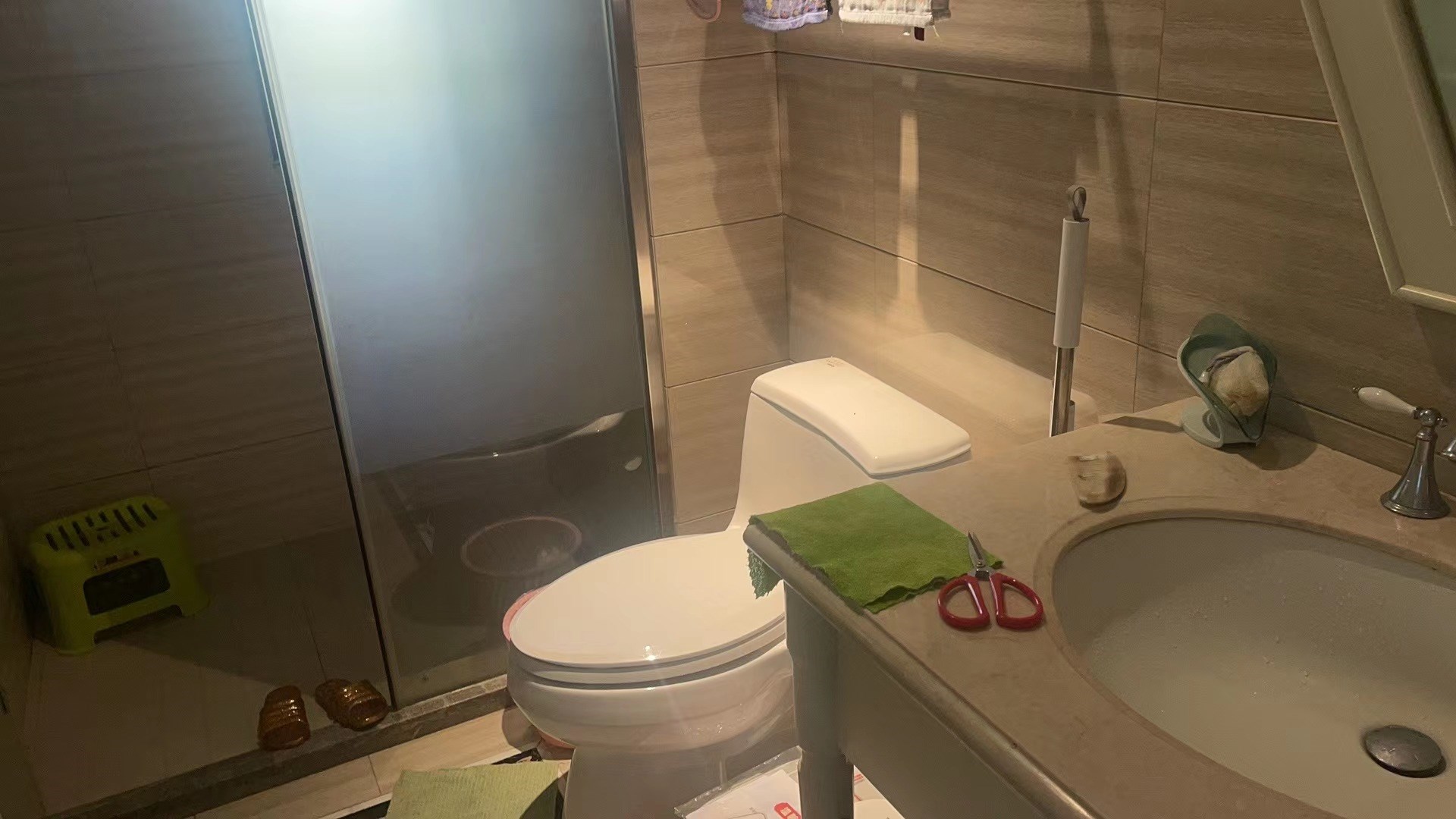 翠屏凤凰水城左岸  3室2厅2卫    540.0万 翠屏凤凰水城左岸  3室2厅2卫    540.0万客厅