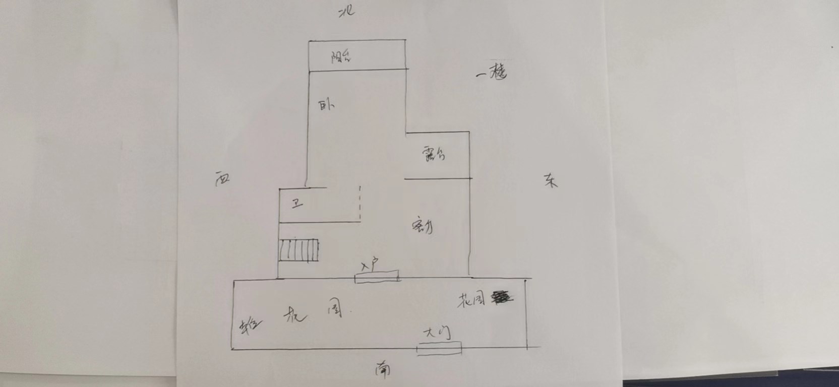 凤凰水城红树湾别墅(新)  3室2厅2卫   3500.00万客厅