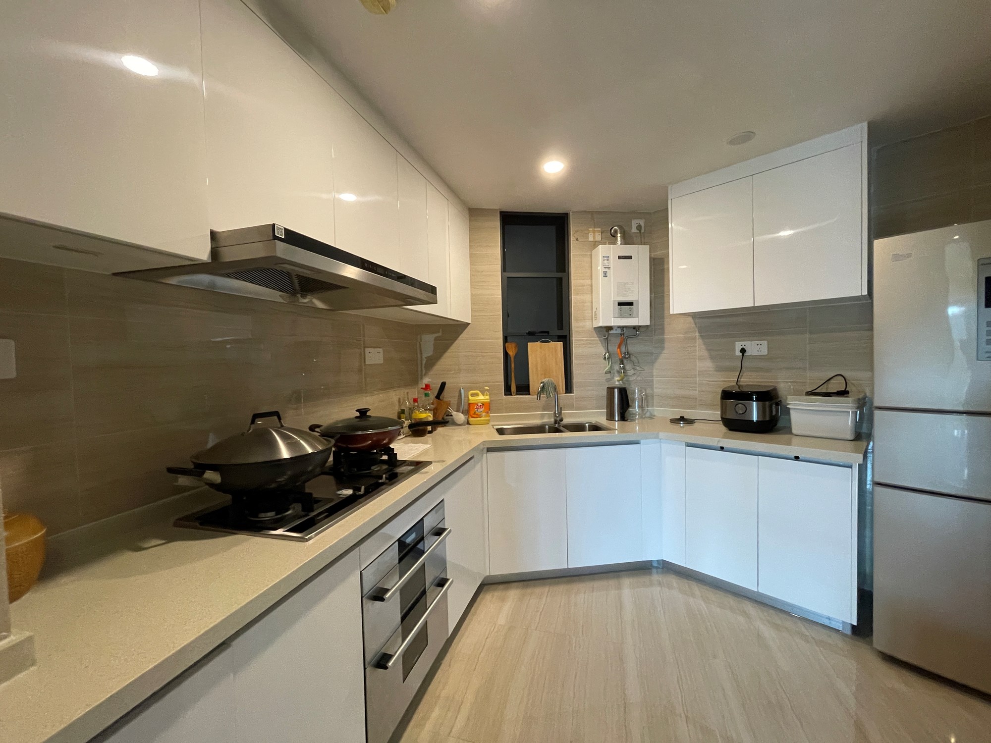 鸿洲天玺 4室2厅3卫 1260.0万 鸿洲天玺 4室2厅3卫 1260.0万客厅