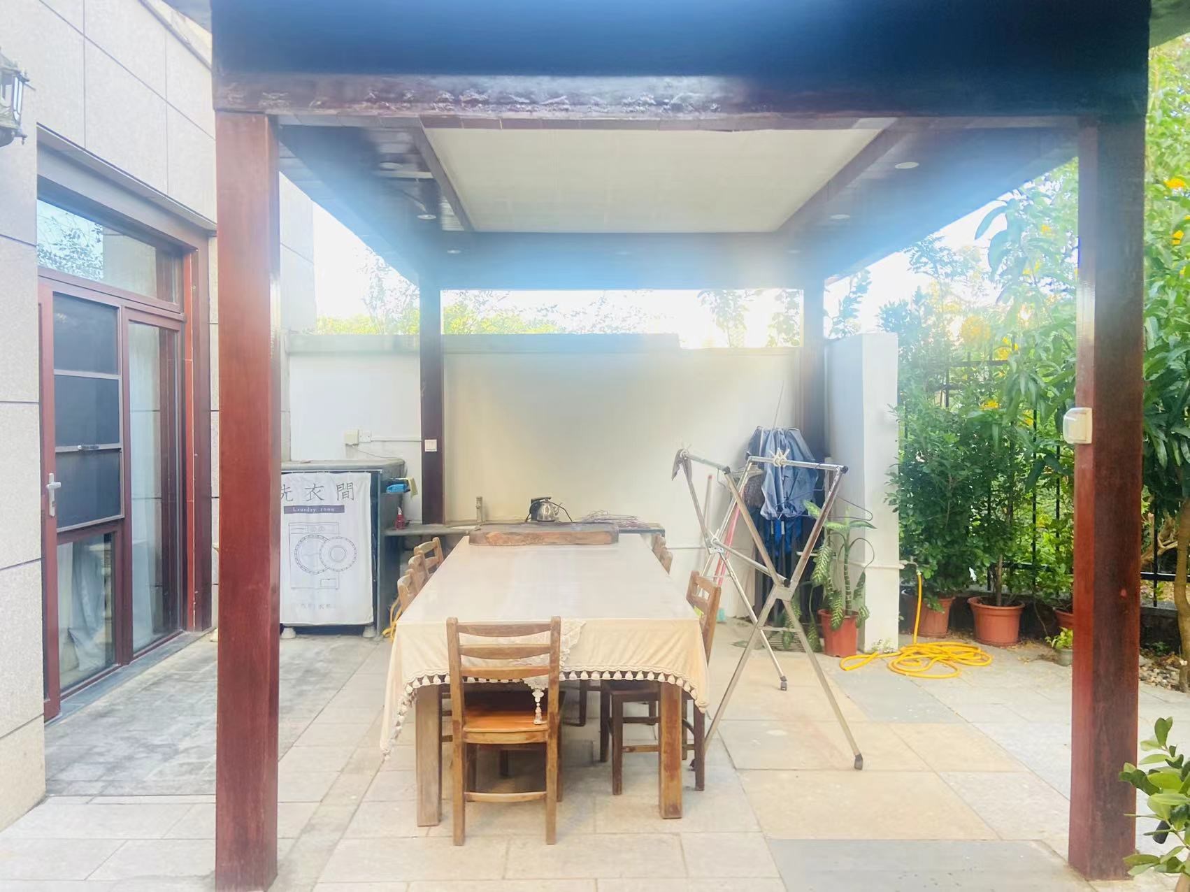 三亚小院 4室3厅3卫 530.00万 三亚小院 4室3厅3卫 530.00万客厅