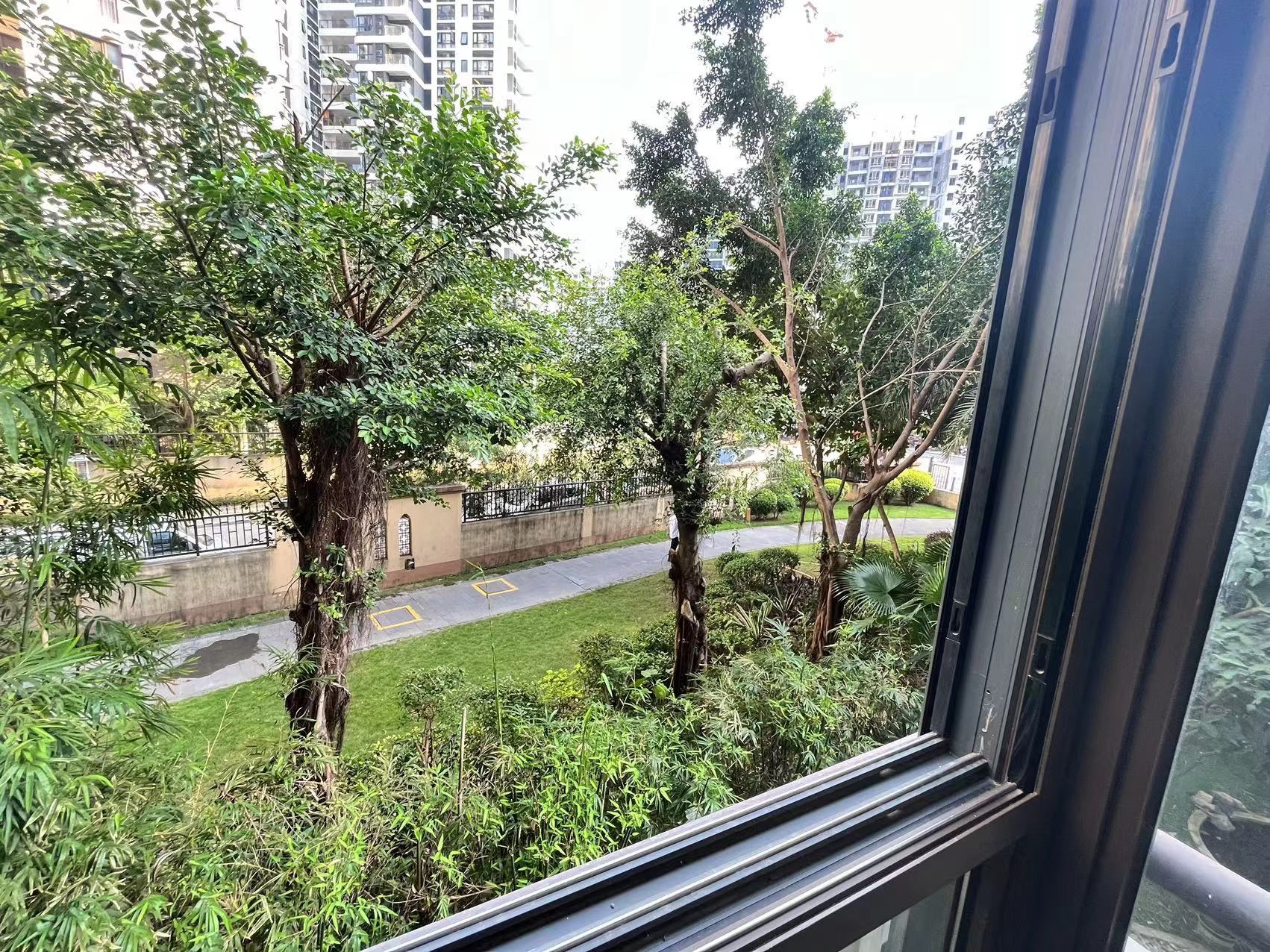 鸿坤山海墅 3室2厅2卫 275.0万 鸿坤山海墅 3室2厅2卫 275.0万客厅