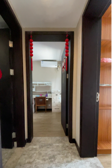 一山湖(一期) 2室2厅1卫 240.0万 一山湖(一期) 2室2厅1卫 240.0万客厅