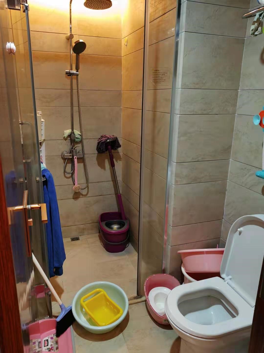 万科湖畔二期 2室2厅1卫 160.0万 万科湖畔二期 2室2厅1卫 160.0万客厅