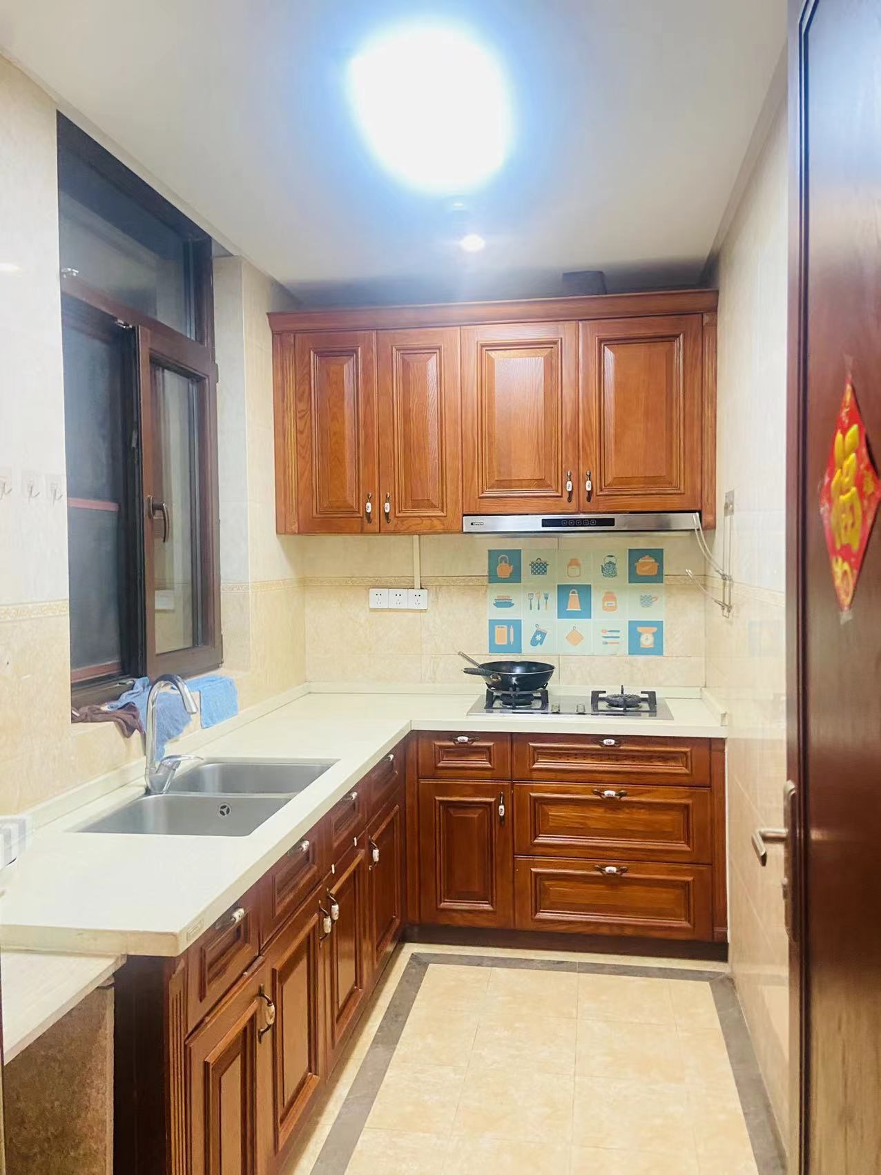 三亚小院 4室3厅3卫 530.00万 三亚小院 4室3厅3卫 530.00万客厅