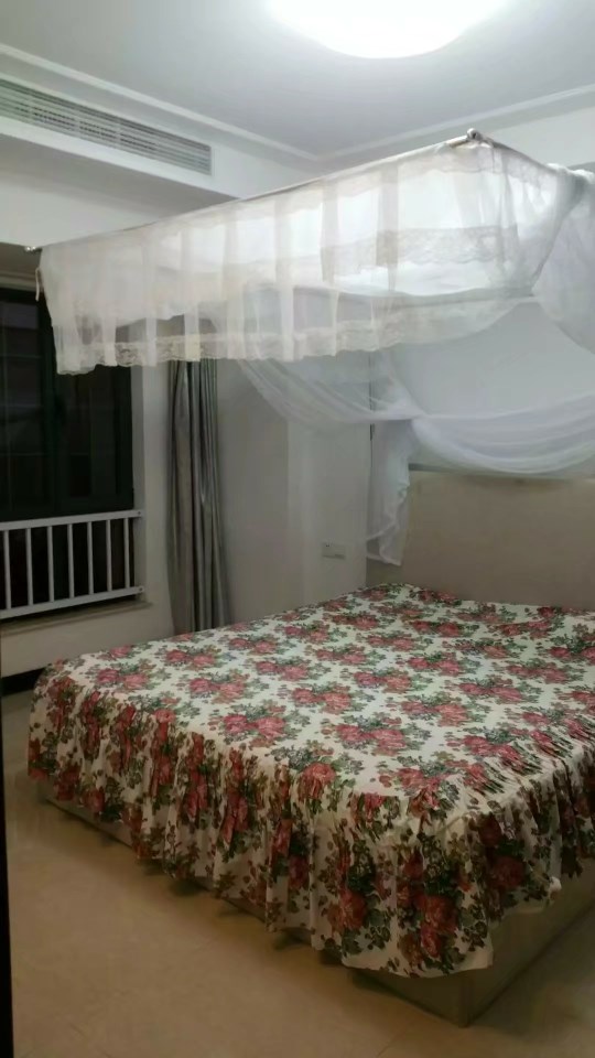 半岛蓝湾 3室2厅2卫 300.0万 半岛蓝湾 3室2厅2卫 300.0万客厅