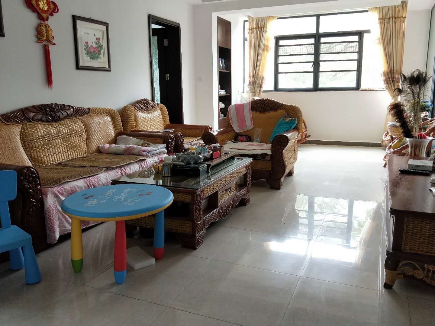 半岛蓝湾 3室2厅2卫 350.0万 半岛蓝湾 3室2厅2卫 350.0万客厅