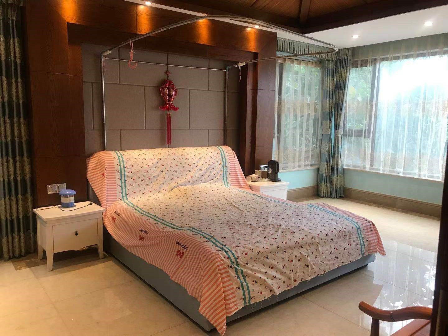 凤凰水城南岸别墅(御景天成) 5室2厅4卫 1150.0万 凤凰水城南岸别墅(御景天成) 5室2厅4卫 1150.0万客厅