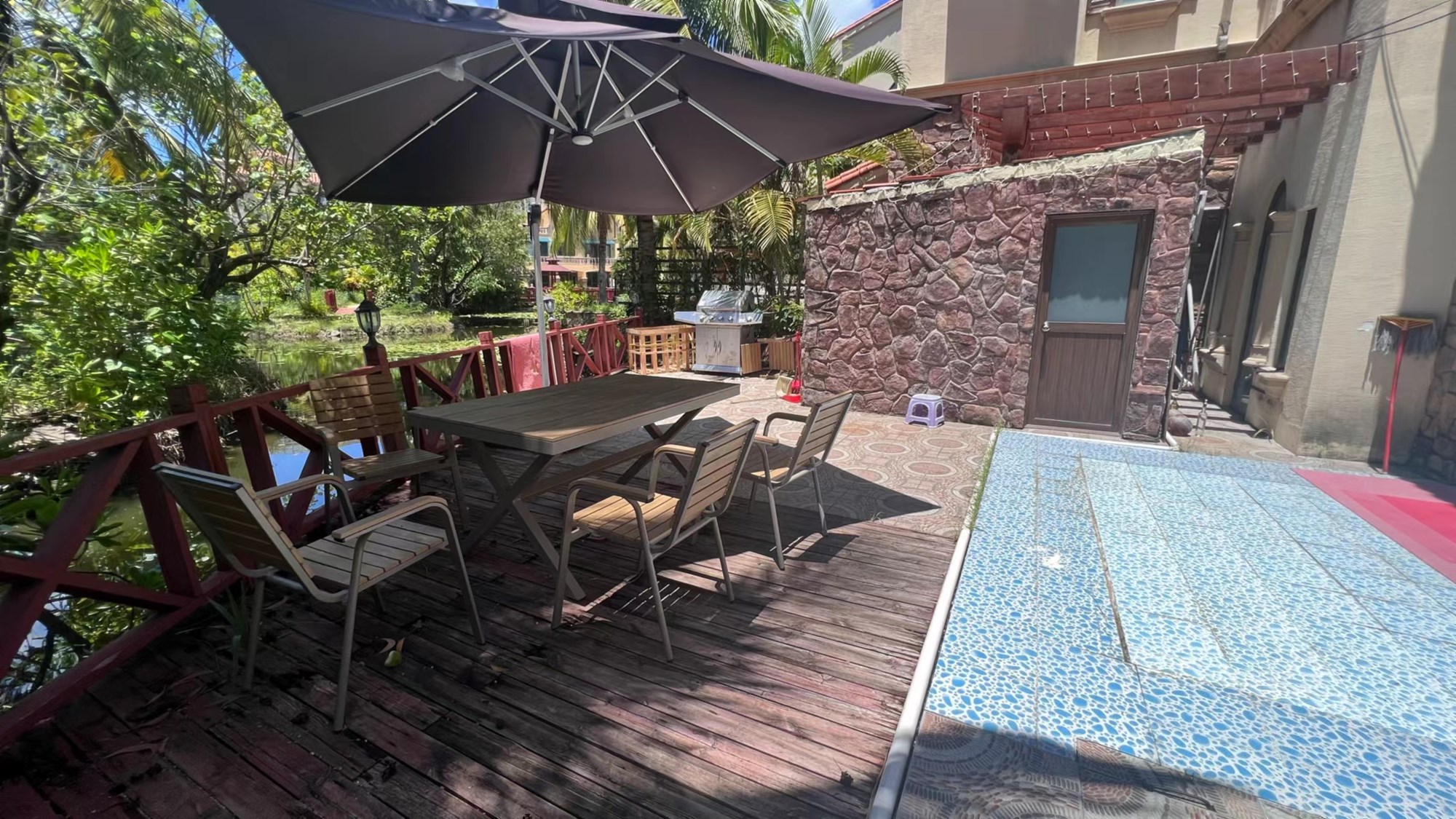 凤凰水城红树湾别墅(新) 5室2厅4卫 1600.0万 凤凰水城红树湾别墅(新) 5室2厅4卫 1600.0万客厅