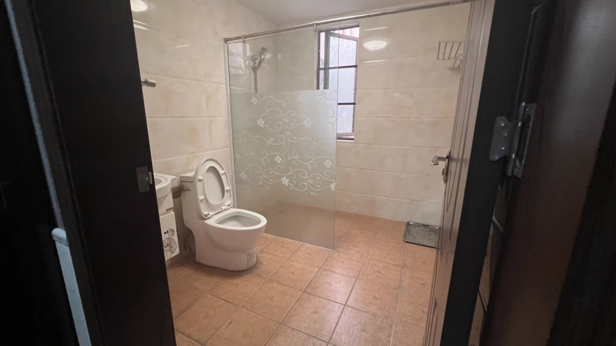 凤凰水城红树湾别墅(新) 5室2厅4卫 1600.0万 凤凰水城红树湾别墅(新) 5室2厅4卫 1600.0万客厅